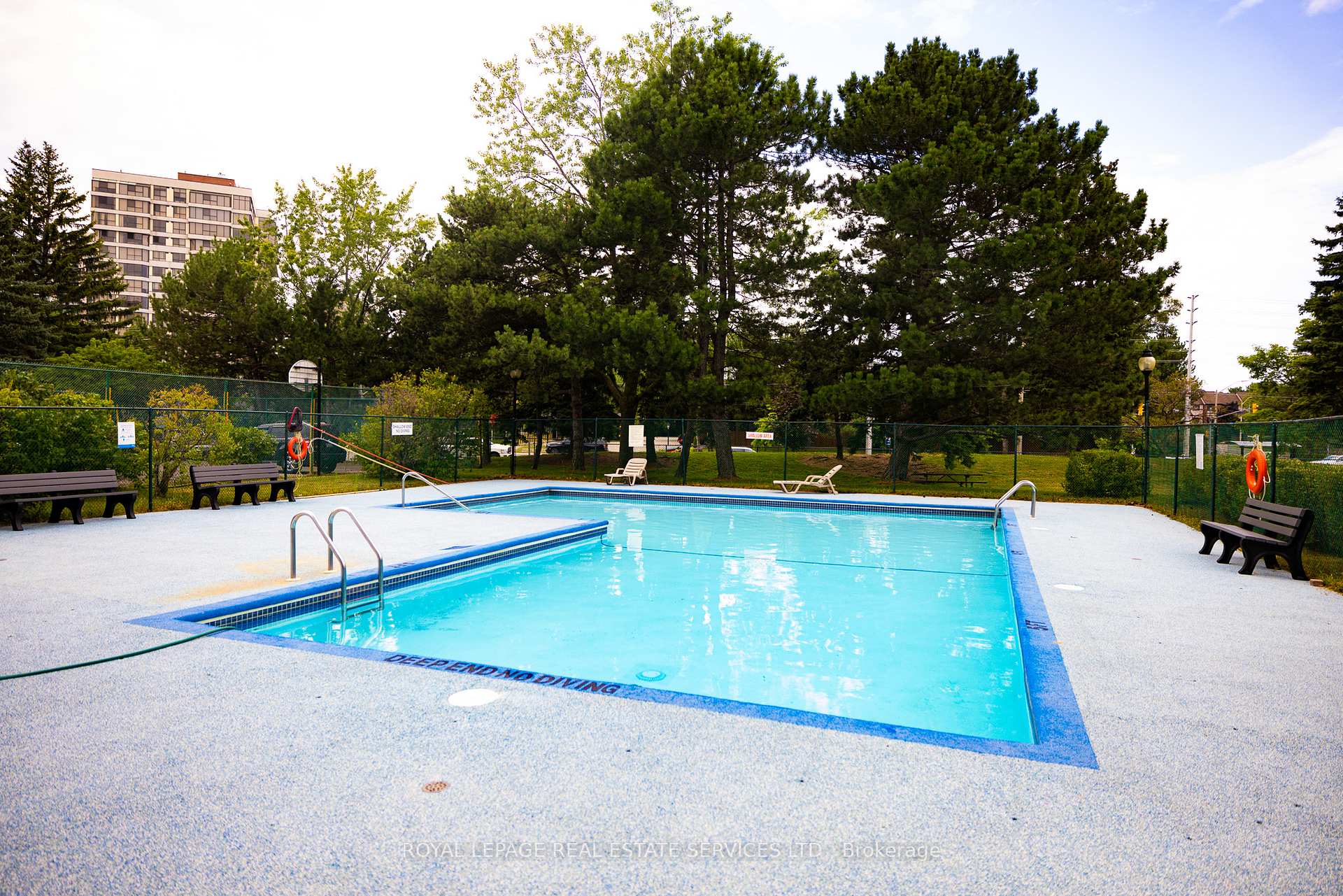 3 Bedrooms Condo at 966 Inverhouse,  Mississauga For sale