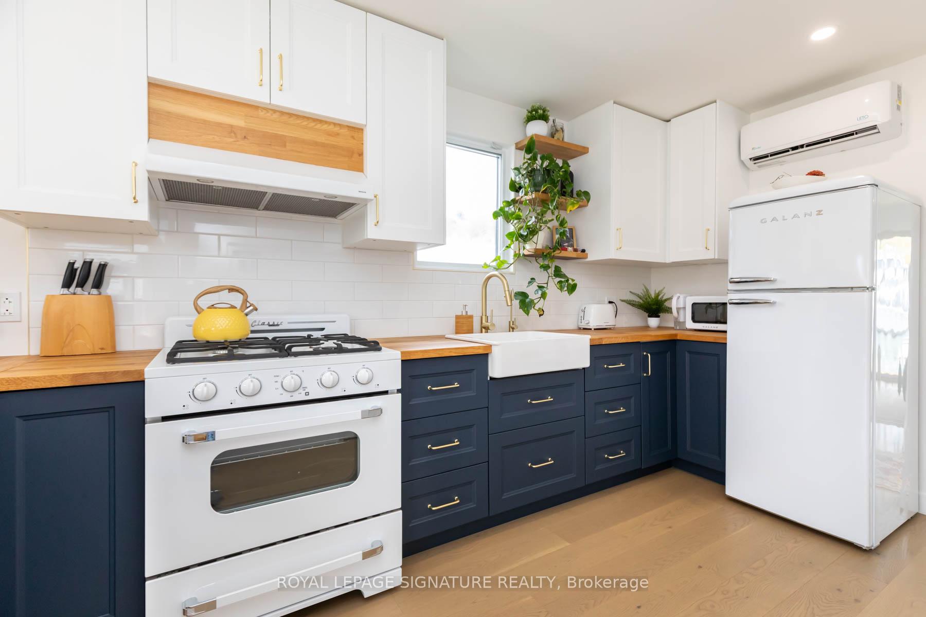 1 Bedroom Condo at 7 Brimley,  Toronto For sale