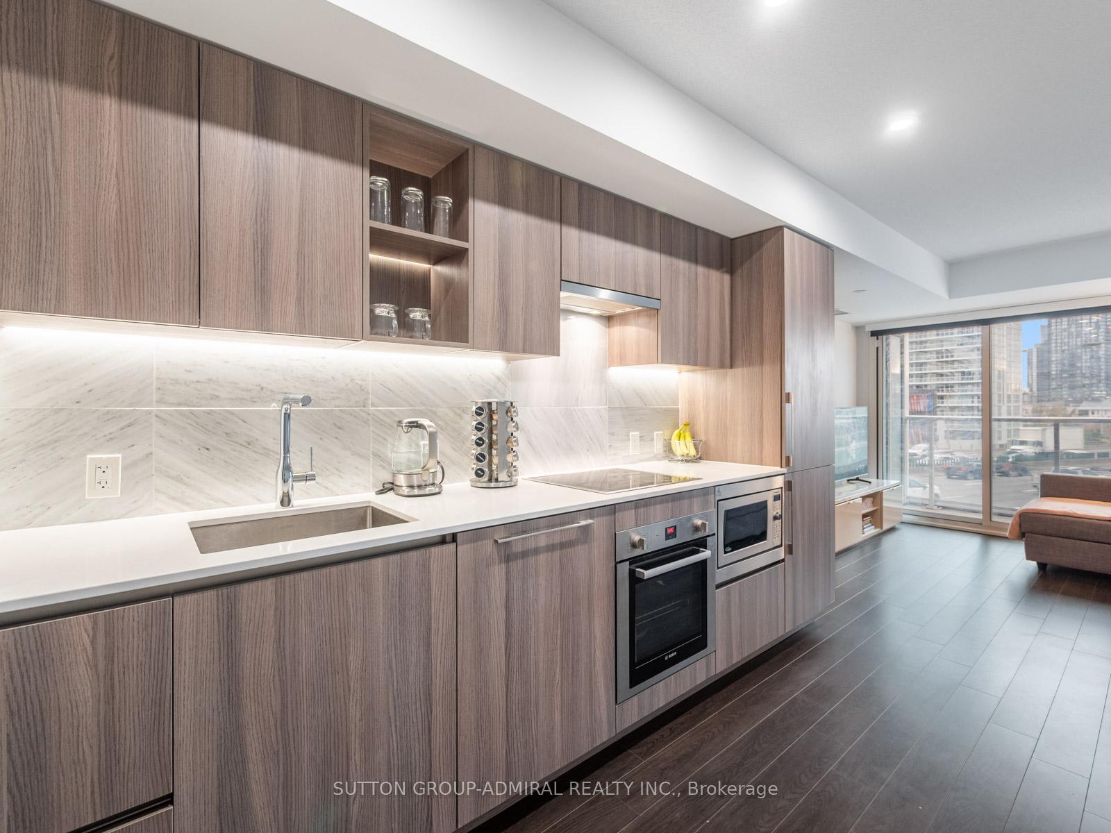 2 Bedrooms Condo at 19 Bathurst, Toronto For sale