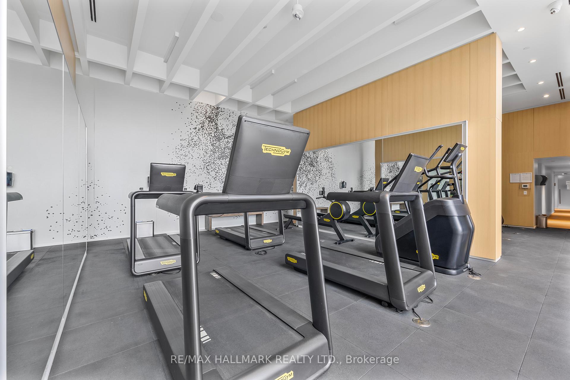 2 Bedrooms Condo at 5 Soudan, Toronto For sale