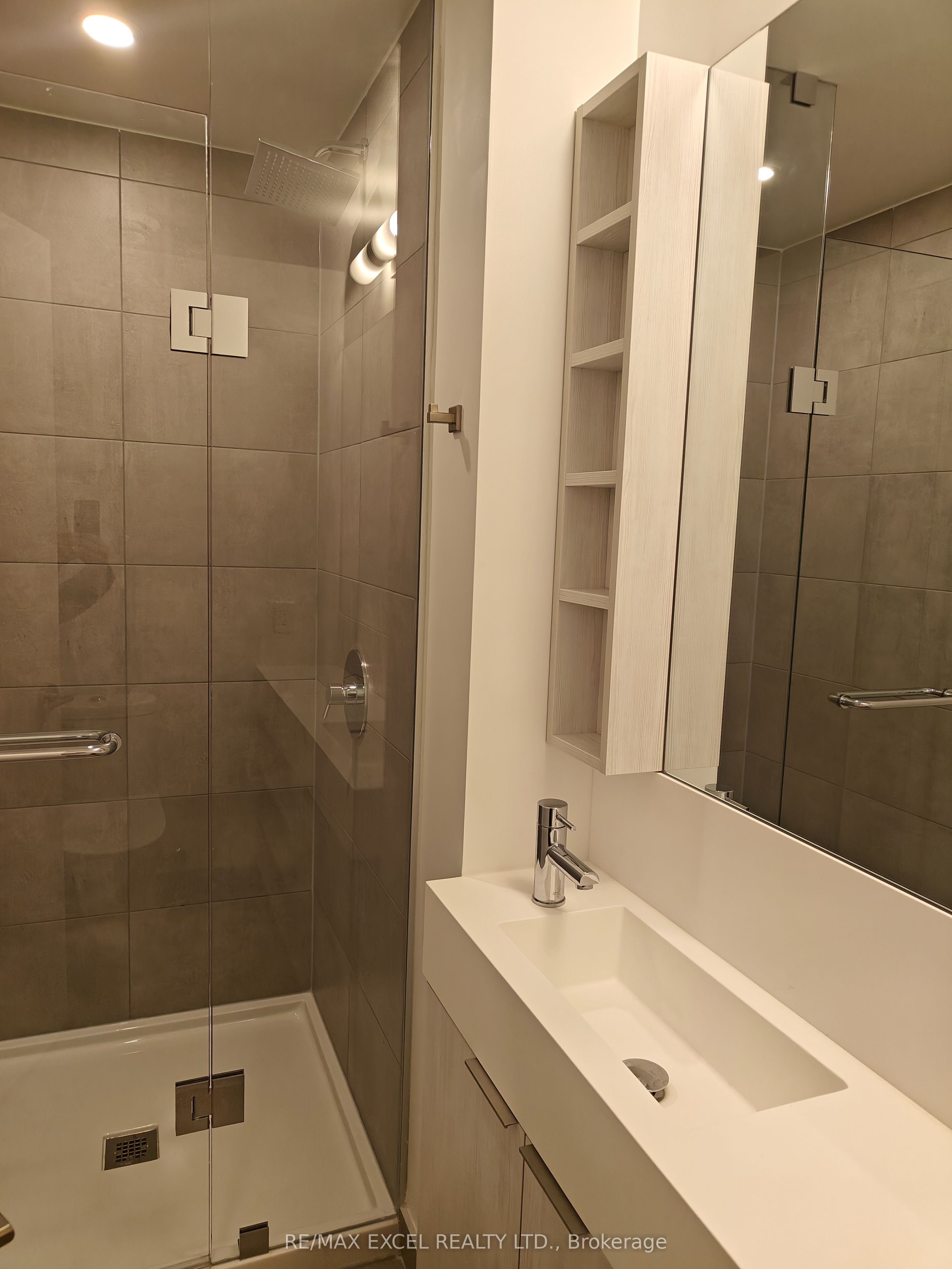 8 Wellesley Street W, #3711