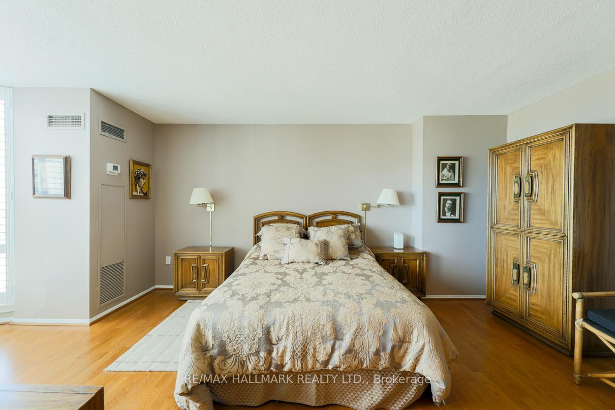 3 Bedrooms Condo at 55 Skymark, Toronto For sale