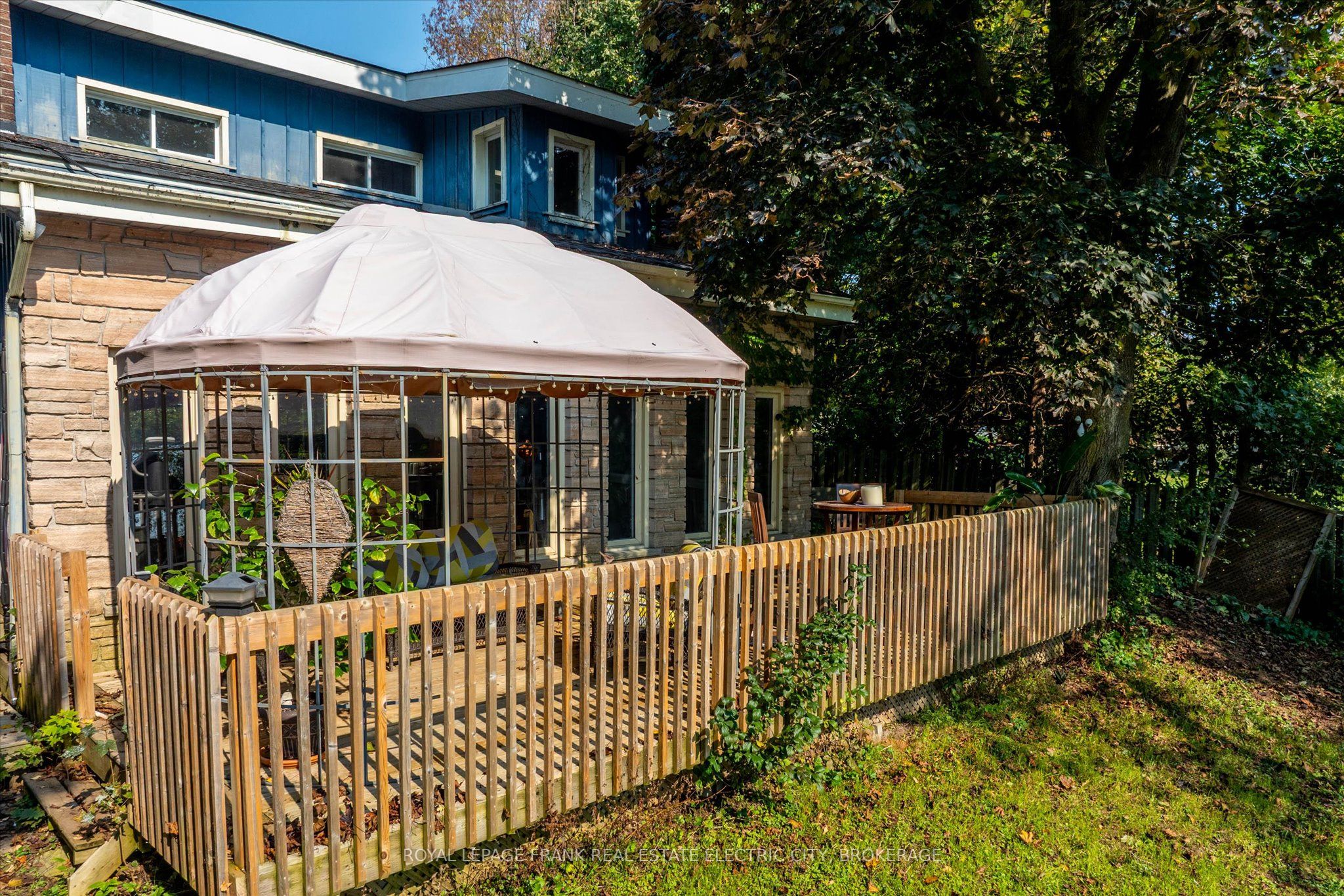 99 Lakeside Drive