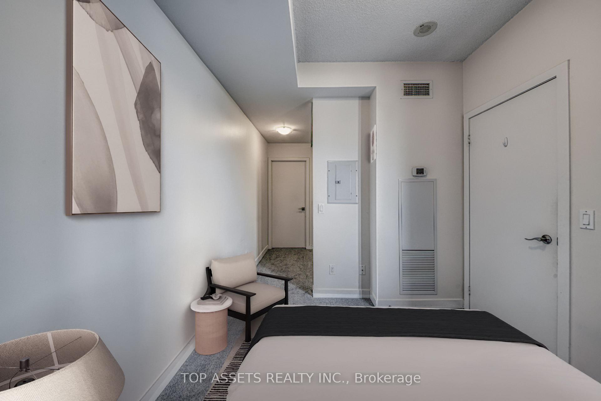 3 Bedrooms Condo at 770 Bay, Toronto For sale