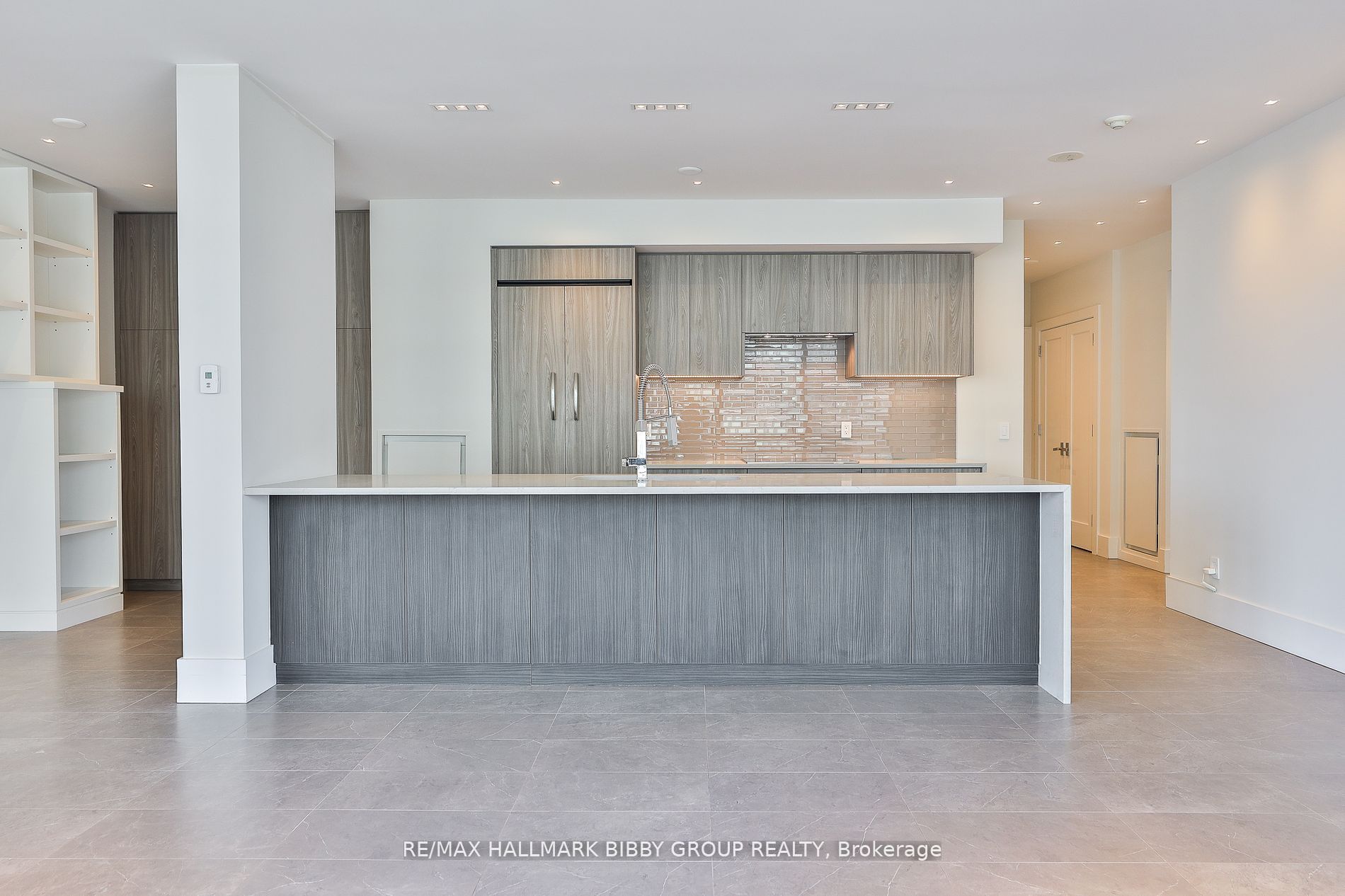 #2101 - 438 King Street, Toronto, ON M5V 3T9