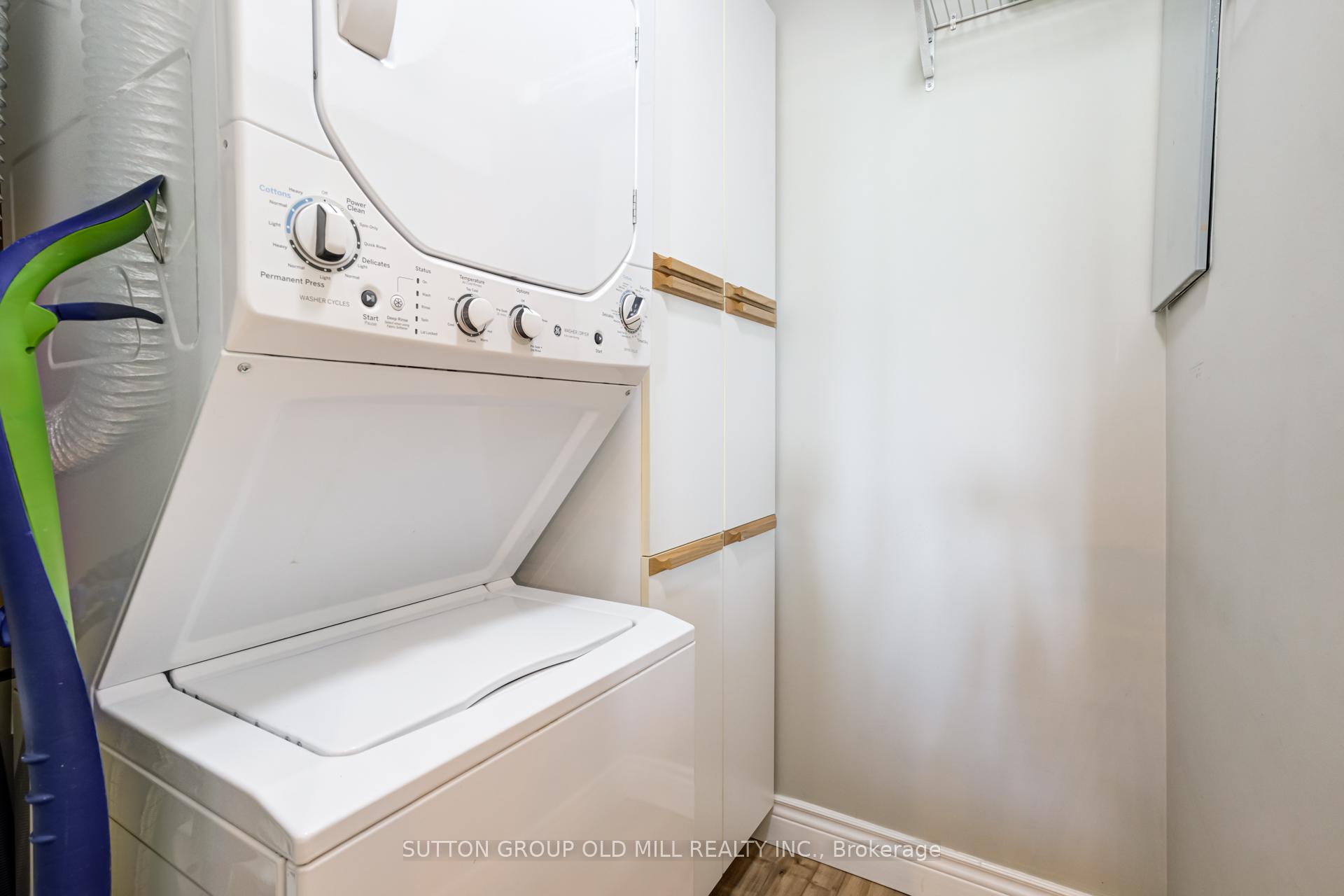 1 Bedroom Condo at 415 Locust, Burlington For sale