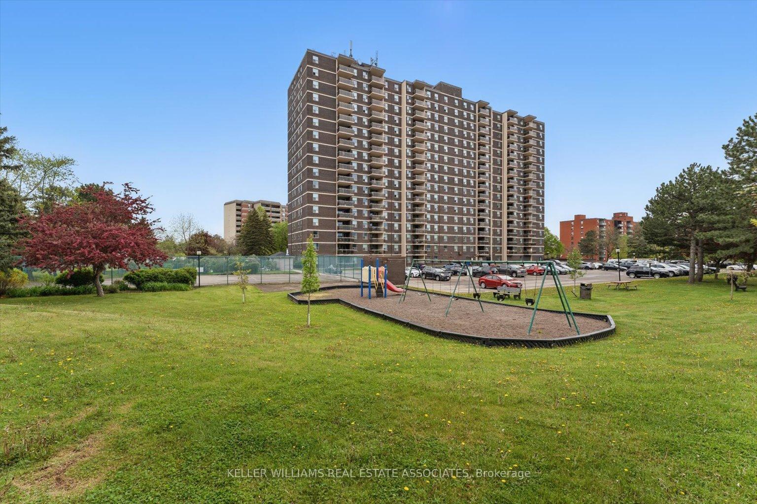 2 Bedrooms Condo at 966 Inverhouse, Mississauga For sale