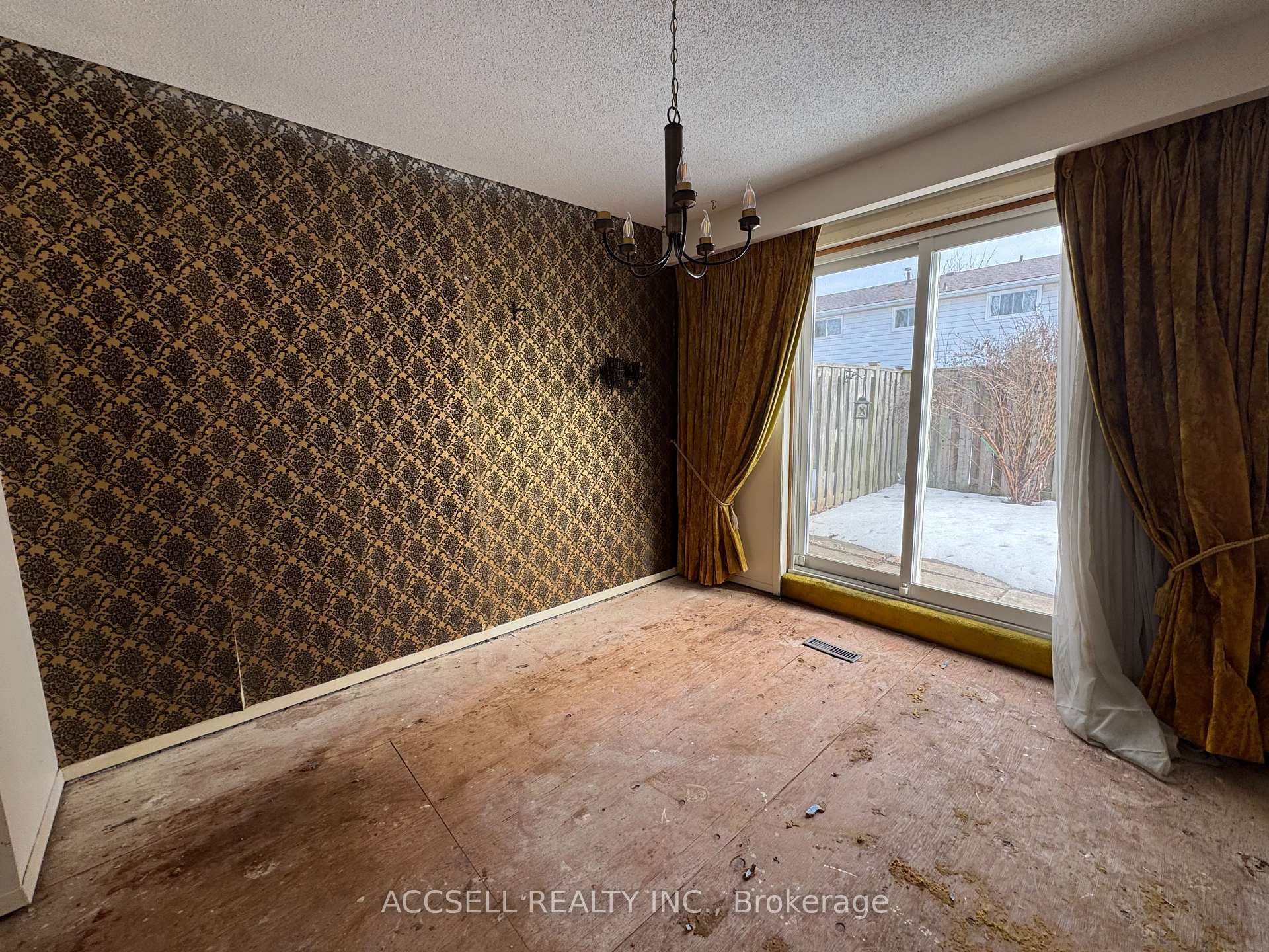 3 Bedrooms Condo at 5475 lakeshore, Burlington For sale