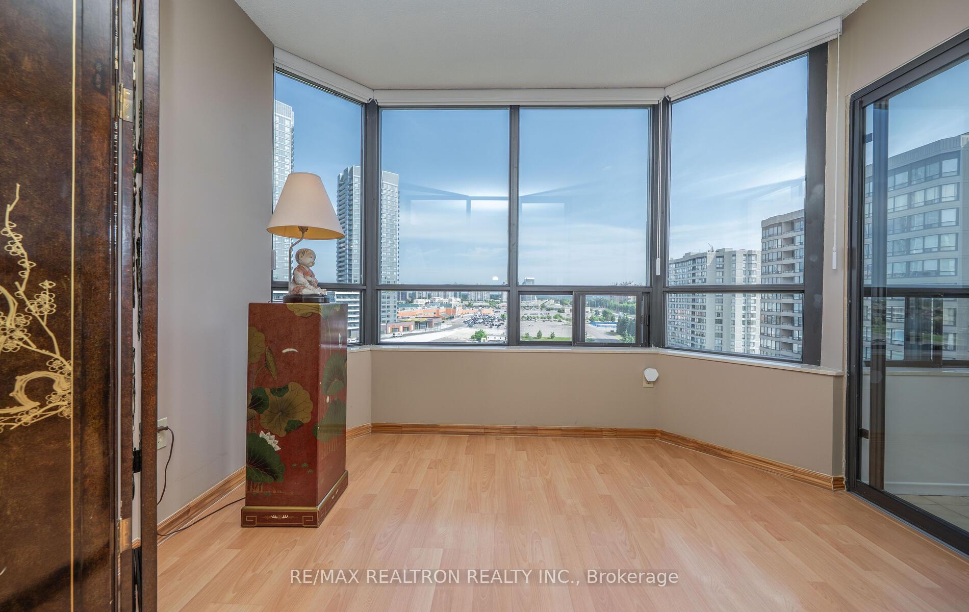 2 Bedrooms Condo at 7420 Bathurst, Vaughan For sale