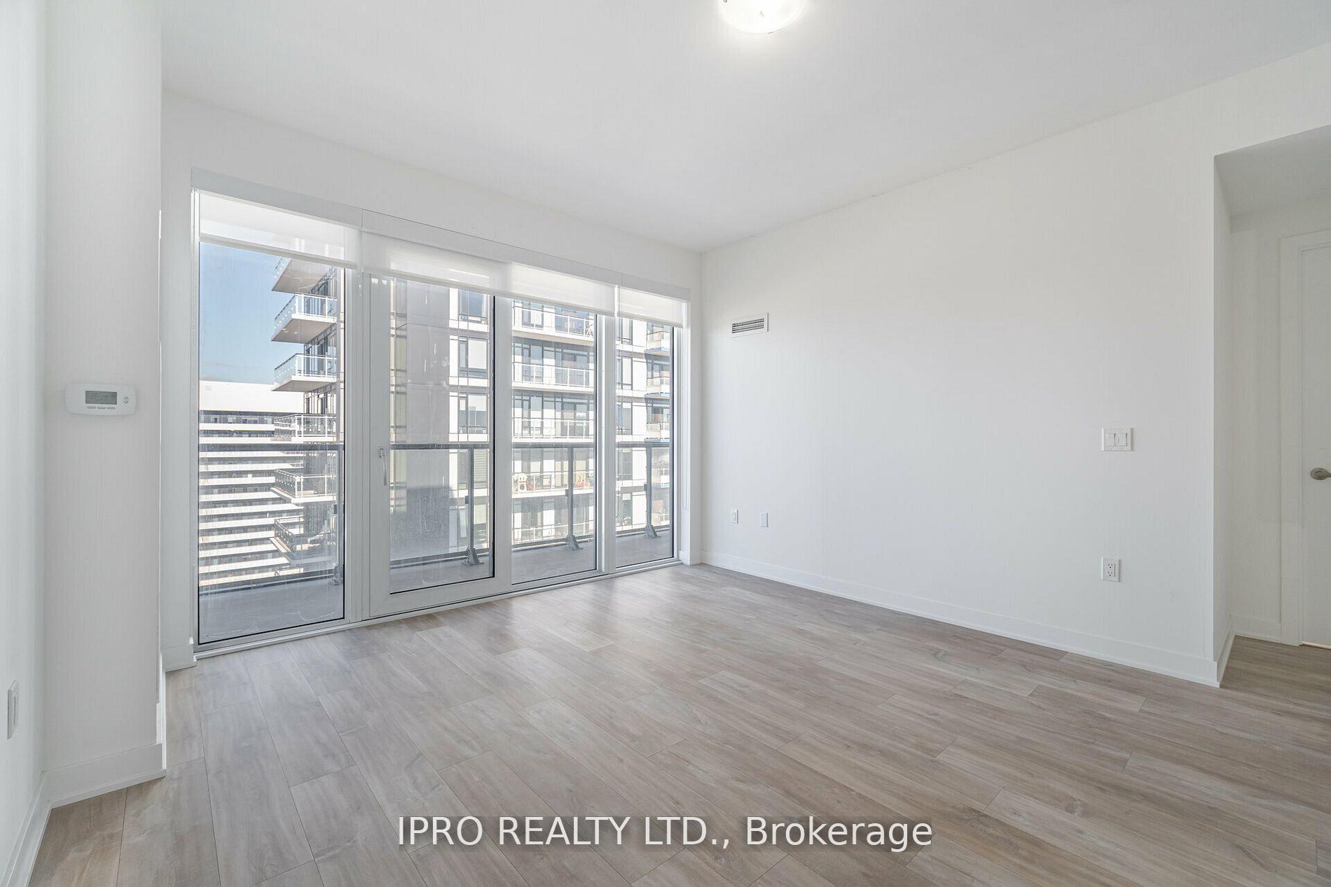 3 Bedrooms Condo at 4675 Metcalfe, Mississauga For sale