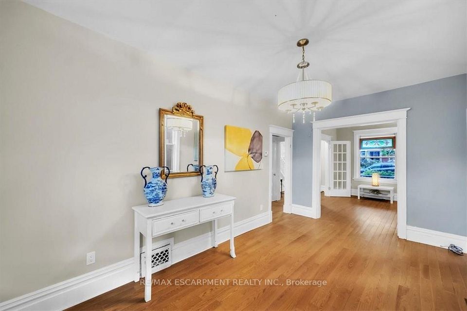 21 Sunset Avenue