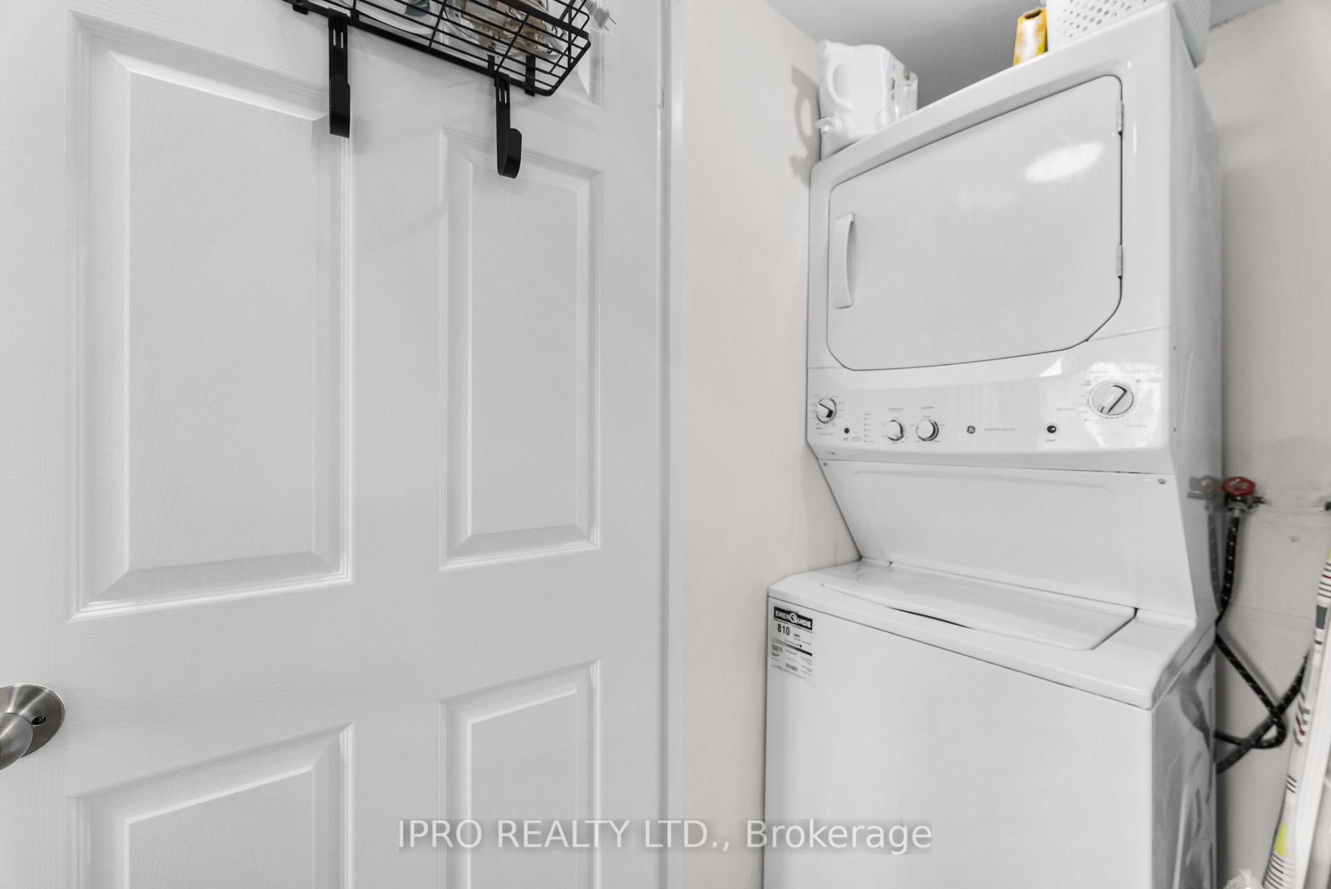 3 Bedrooms Condo at 700 Constellation, Mississauga For sale