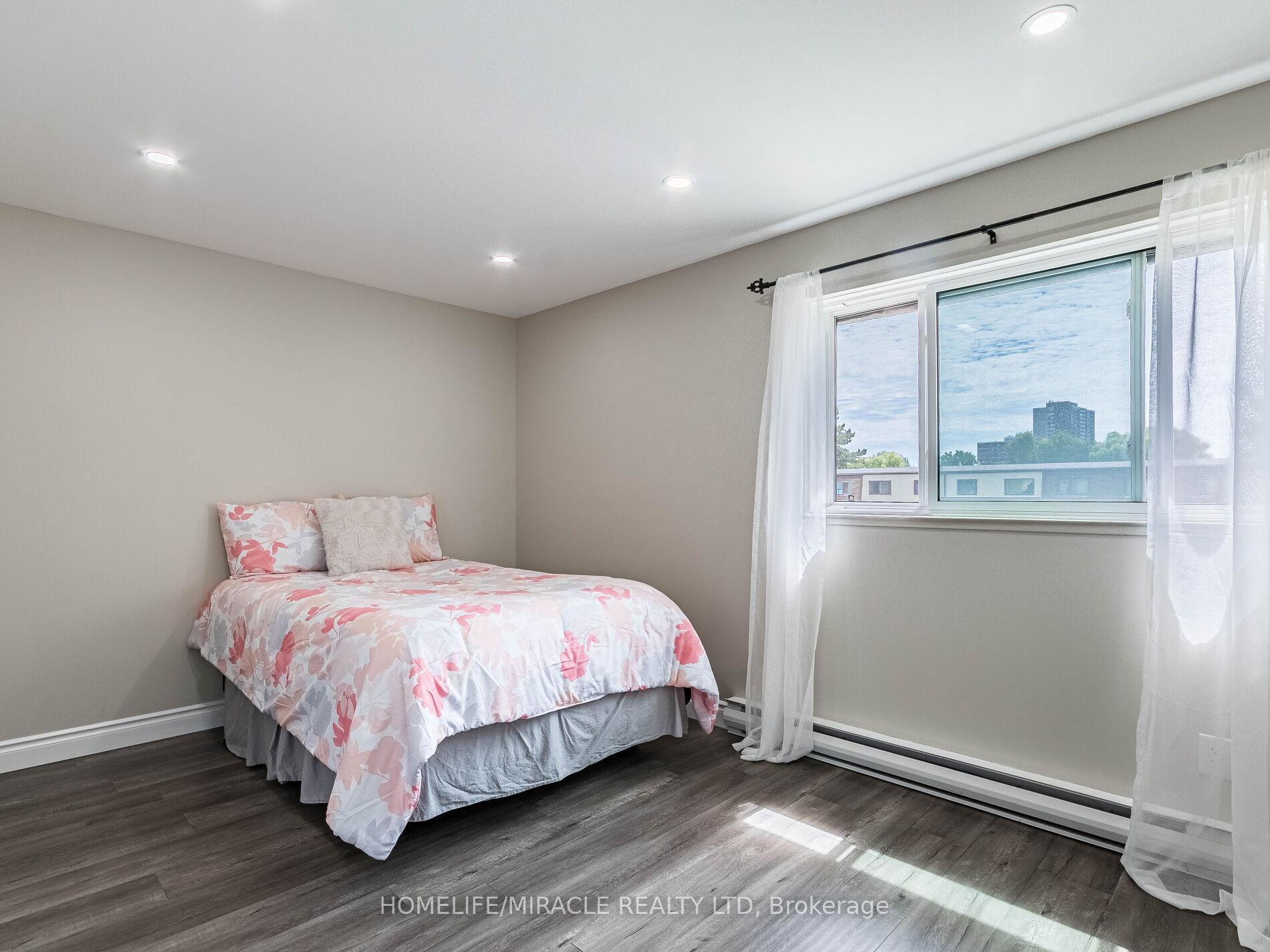 5 Bedrooms Condo at 180 Mississauga Valley, Mississauga For sale
