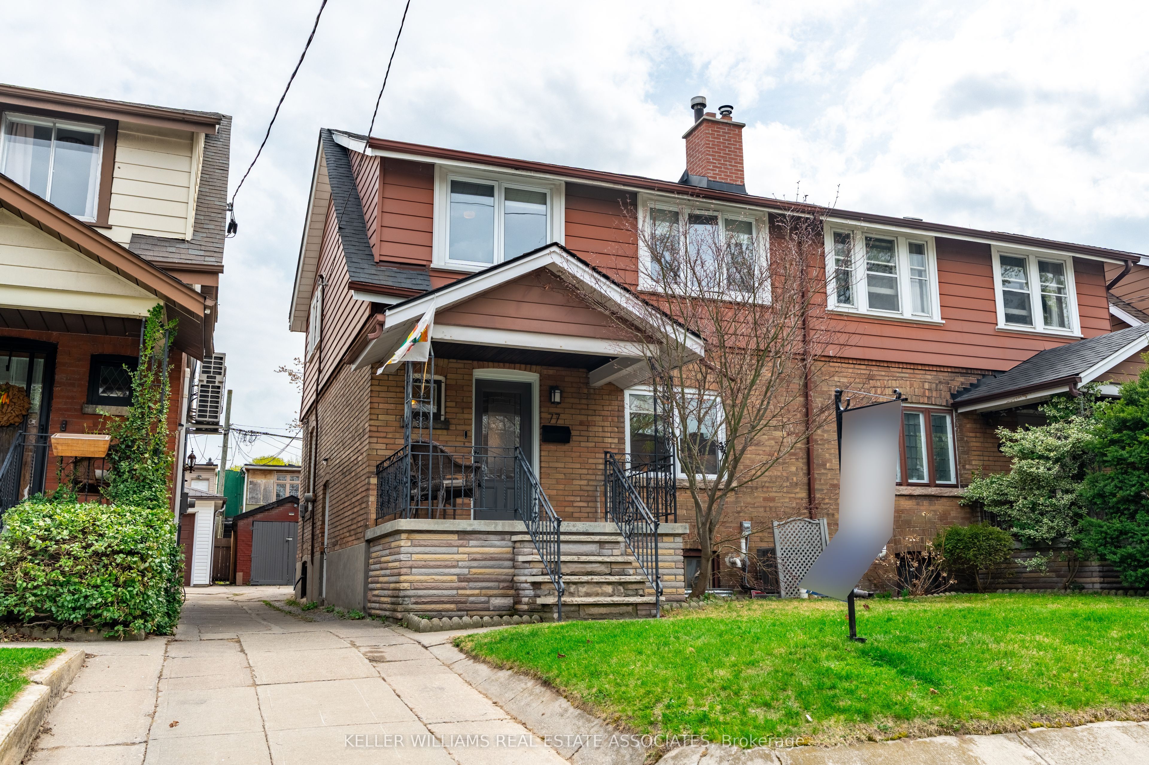 77 Harris Avenue, Toronto, ON M4C 1P5