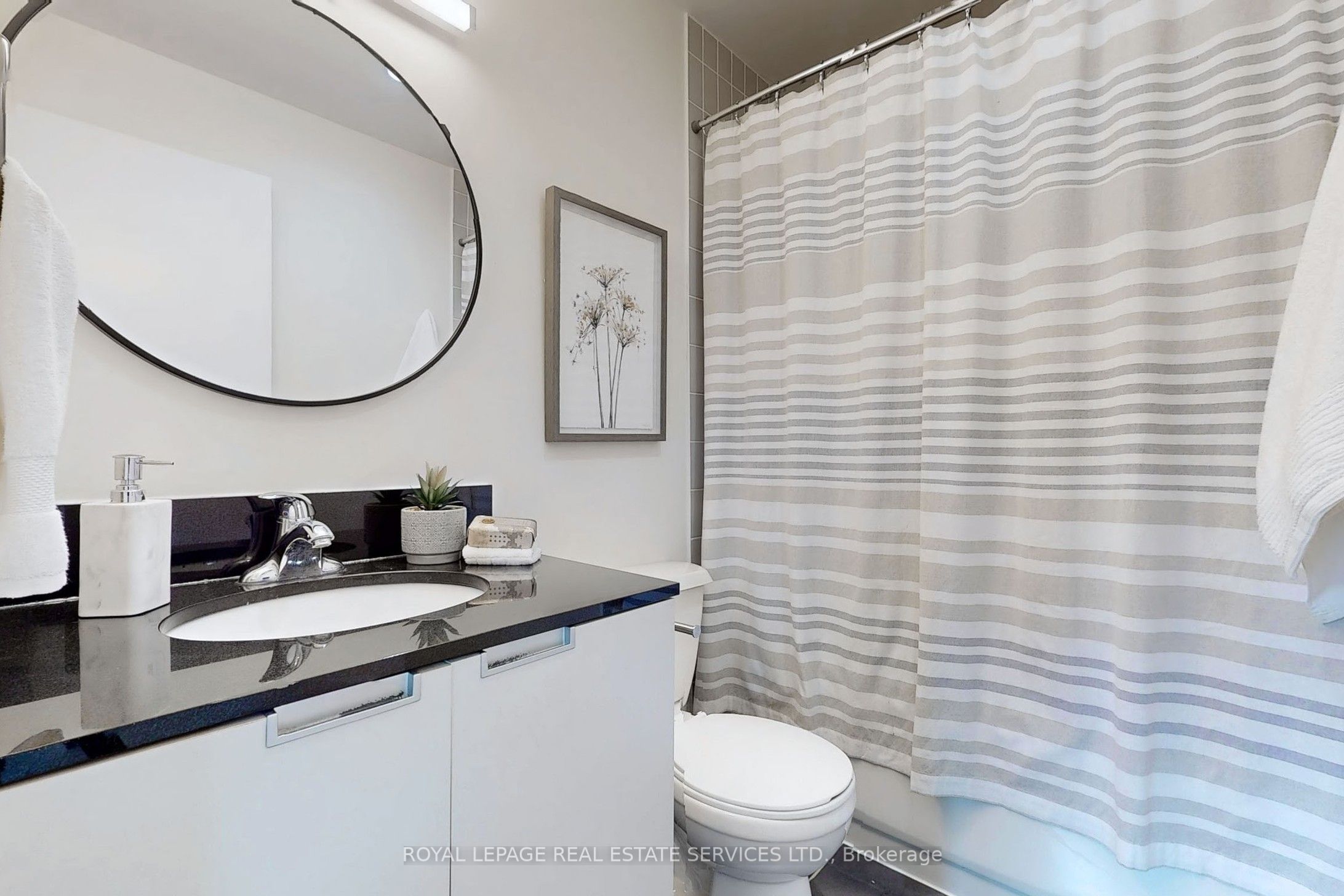 400 Wellington Street W, #507