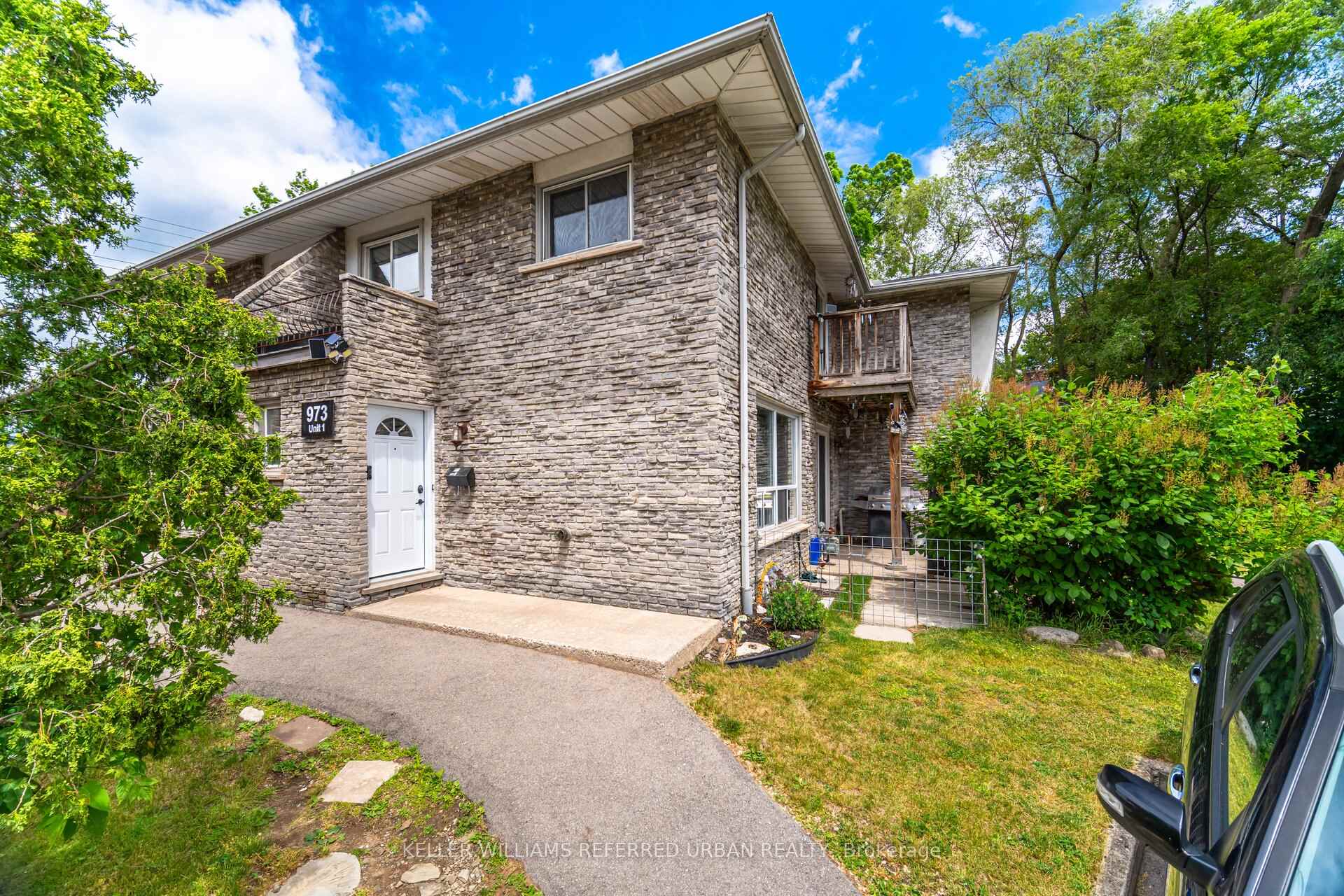 3 Bedrooms Condo at 973 Francis, Burlington For sale