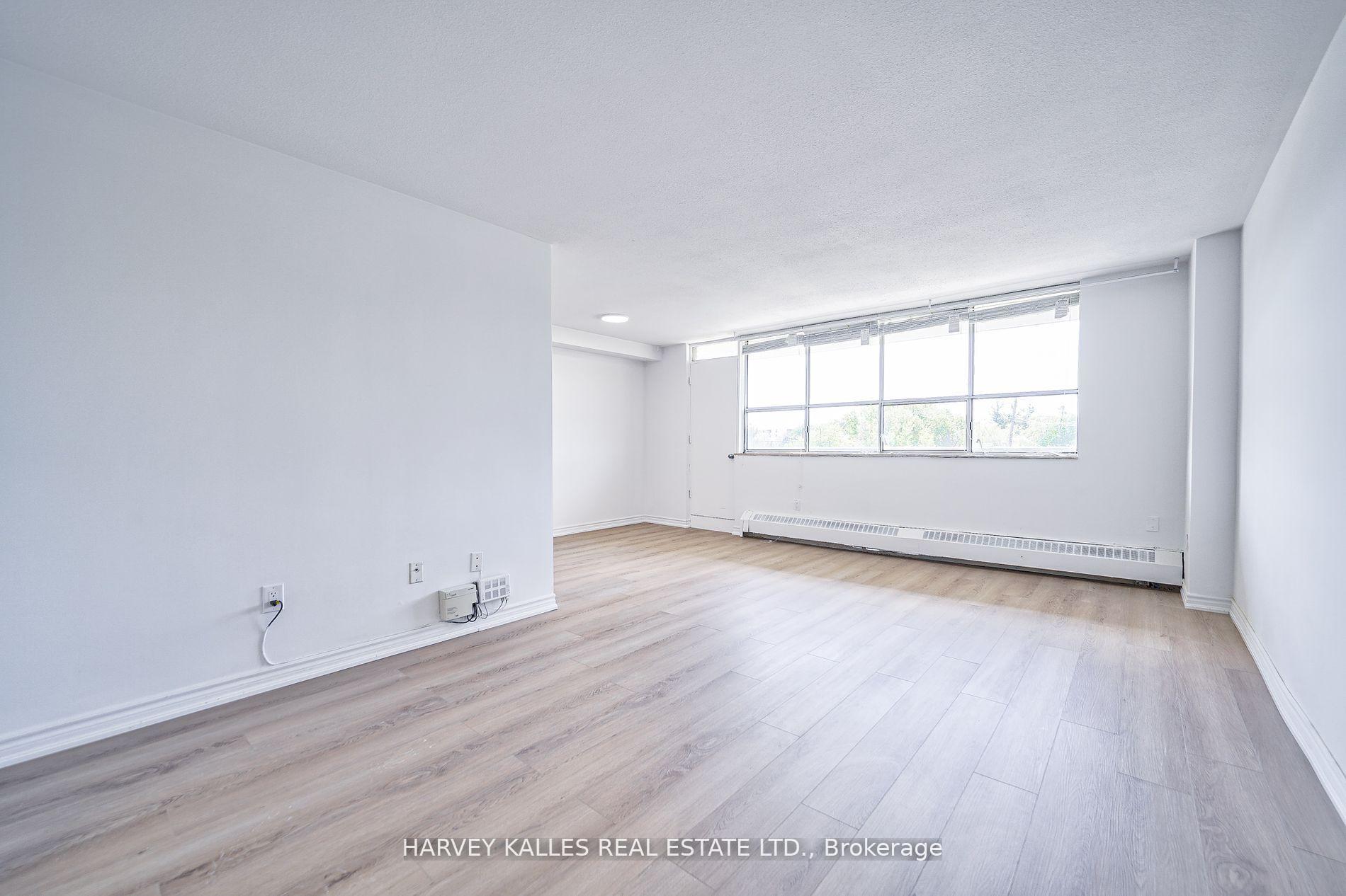 2000 Sheppard Avenue W 411