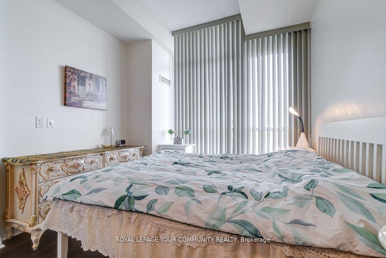 2 Bedrooms Condo at 225 Webb, Mississauga For sale