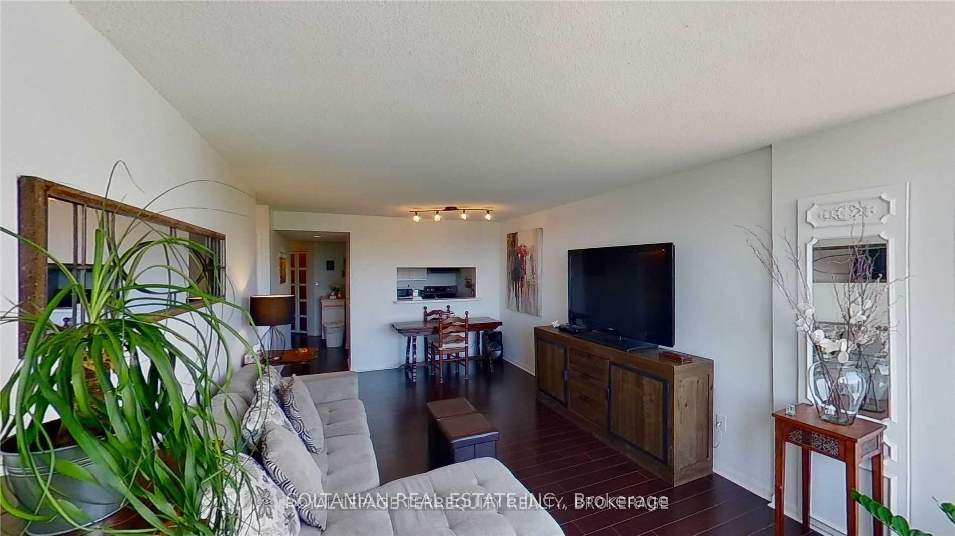 2 Bedrooms Condo at 1 Hickory Tree, Toronto For sale