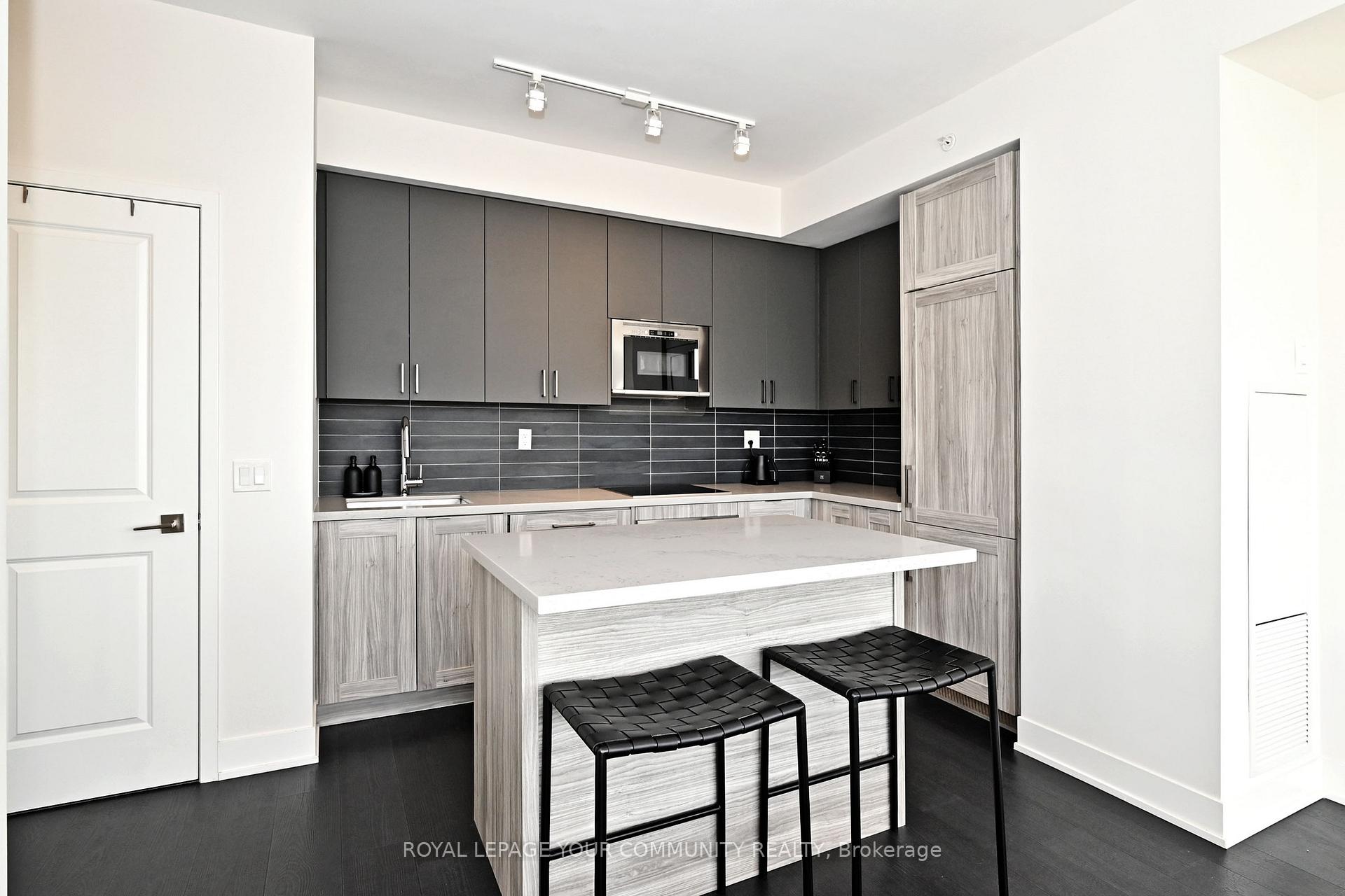 2 Bedrooms Condo at 2908 Highway 7, Vaughan For sale