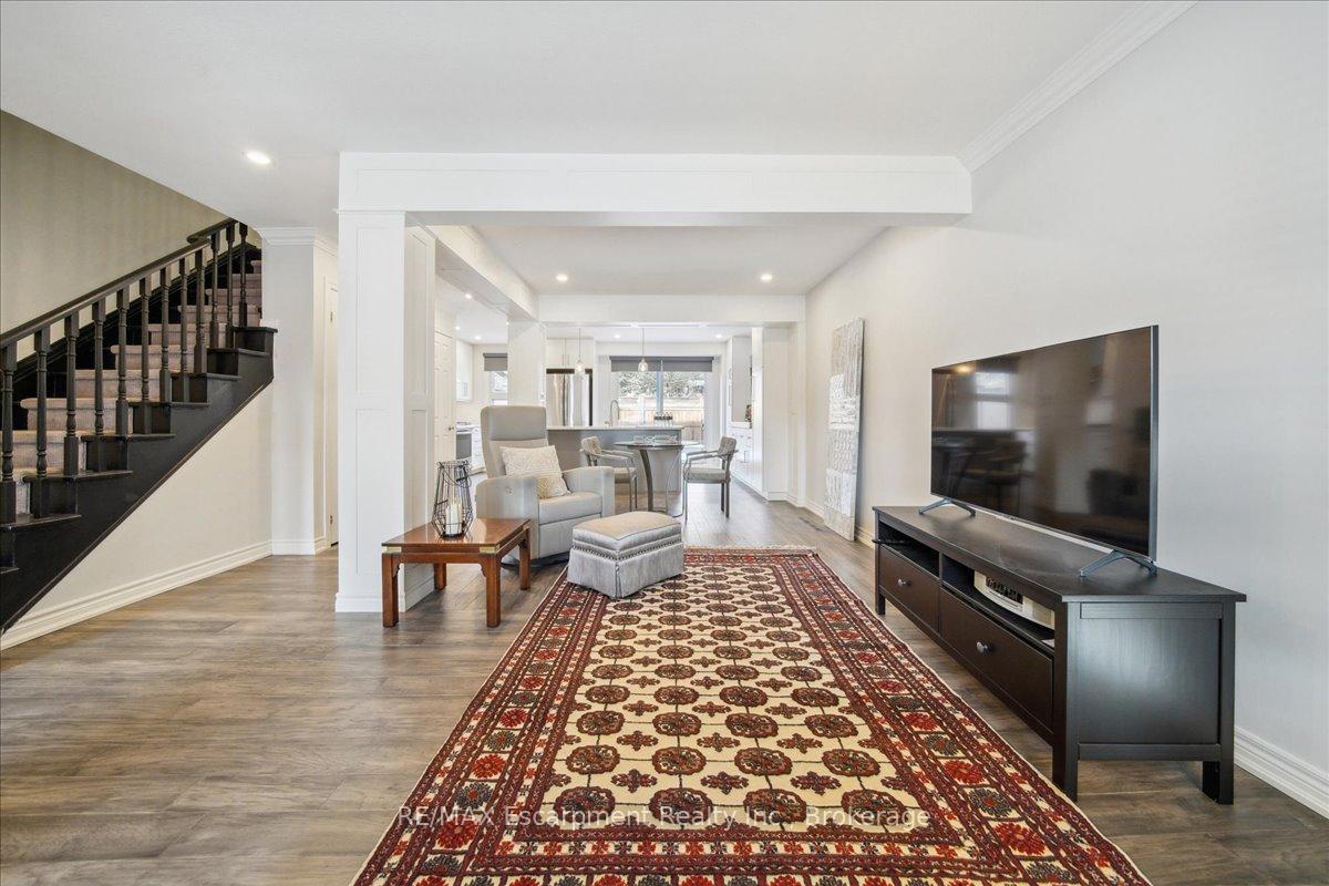3 Bedrooms Condo at 779 Hyde,  Burlington For sale