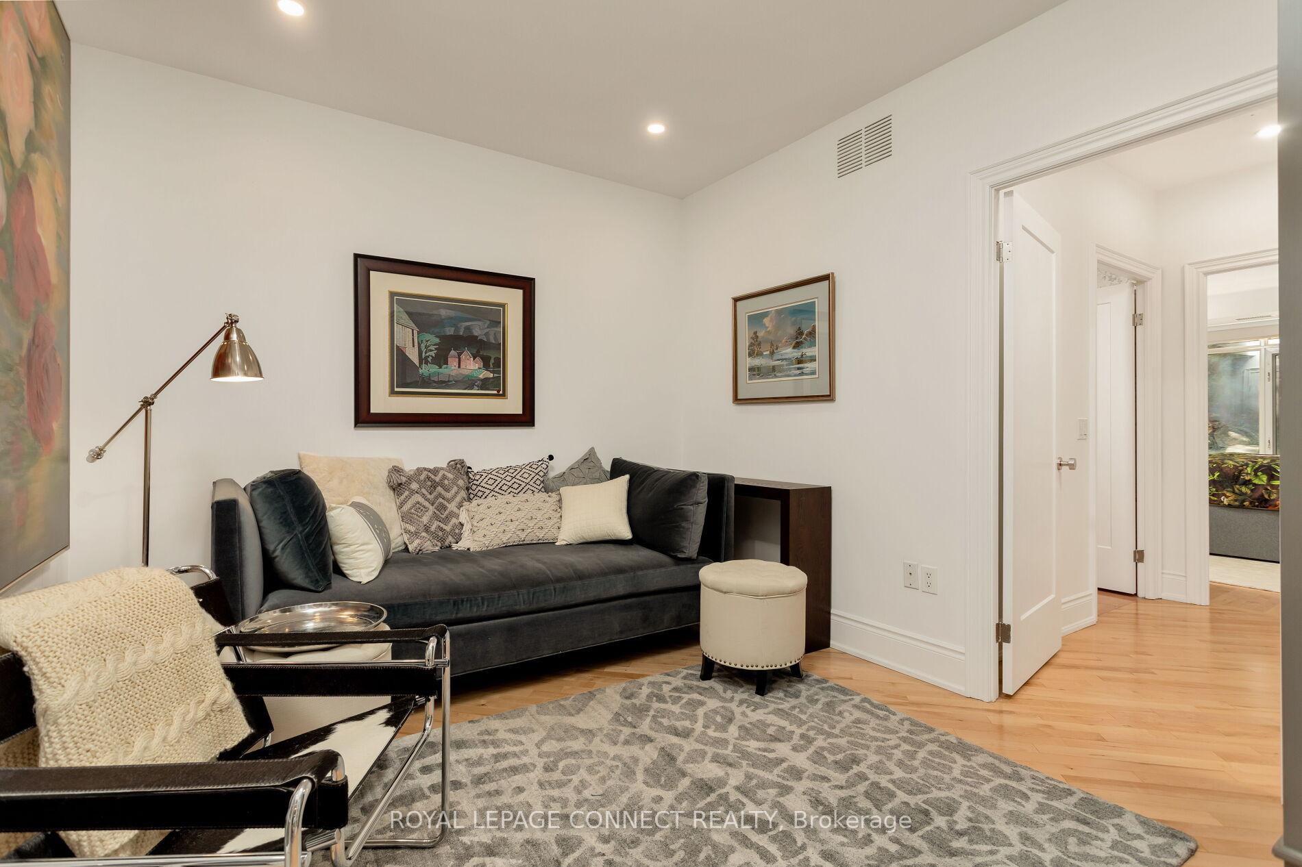 3 Bedrooms Condo at 12 Old Mill,  Toronto For sale