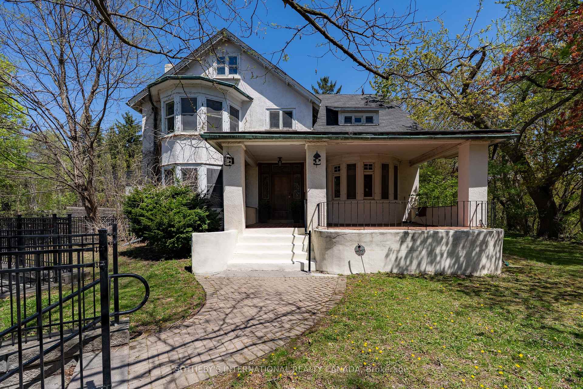 27 Old Yonge Street, Toronto, ON M2P 1P6
