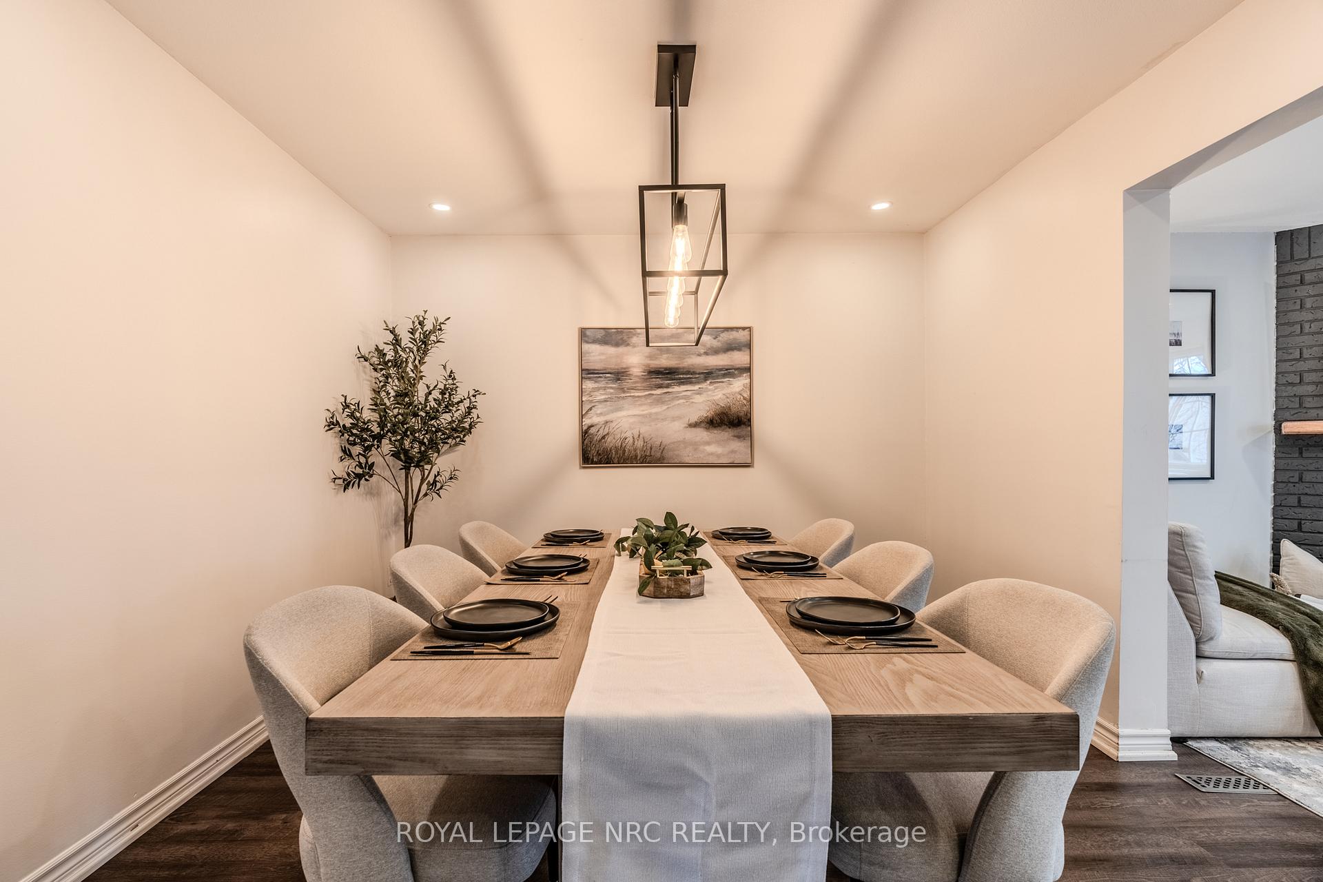 3 Bedrooms Condo at 29 Heritage, Hamilton For sale