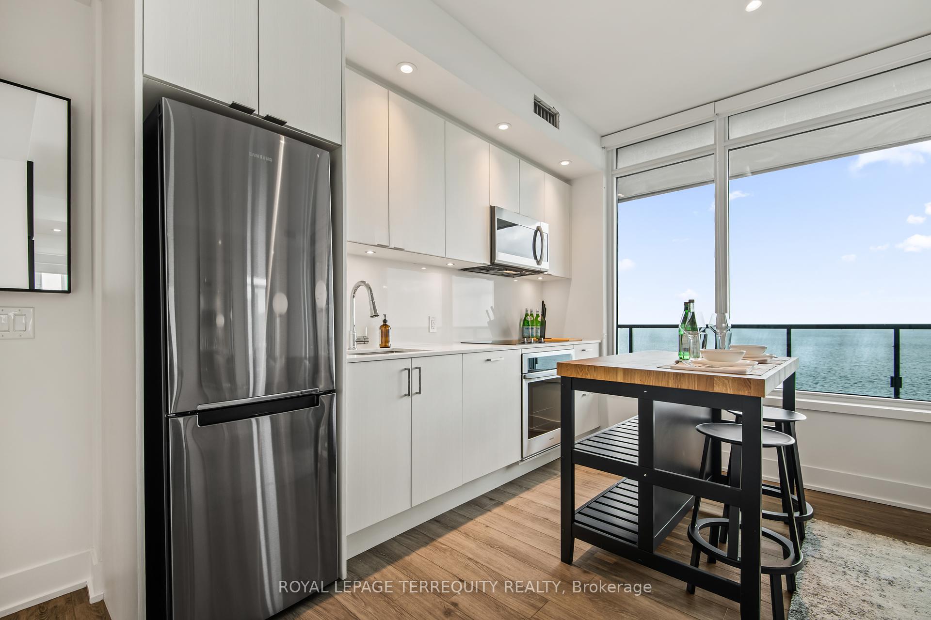 3 Bedrooms Condo at 1926 Lake Shore, Toronto For sale