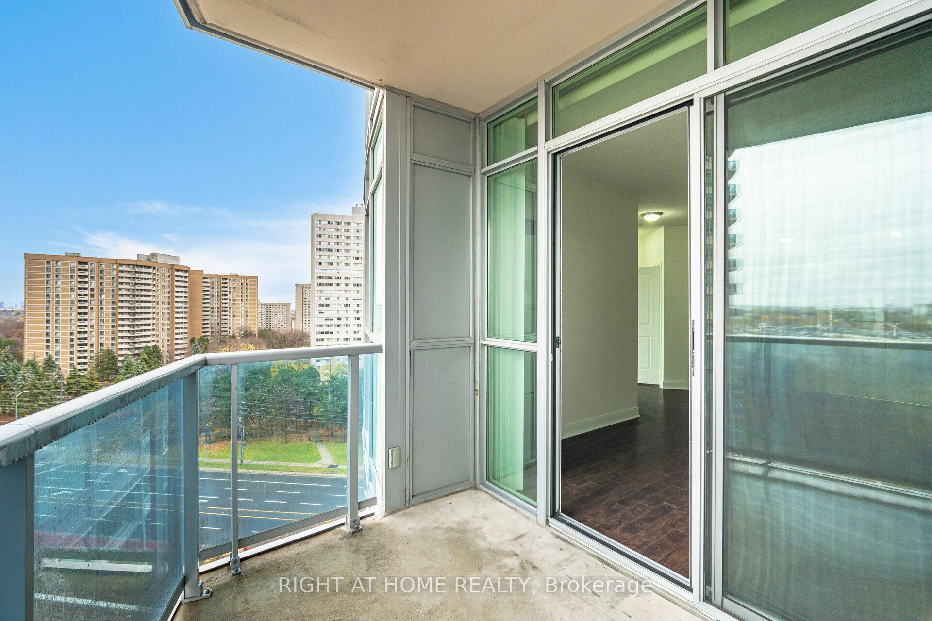 2 Bedrooms Condo at 70 Absolute, Mississauga For sale