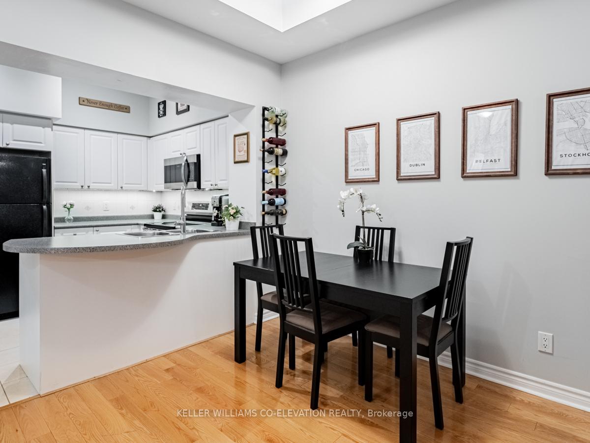 2 Bedrooms Condo at 330 Princess Royal, Mississauga For sale