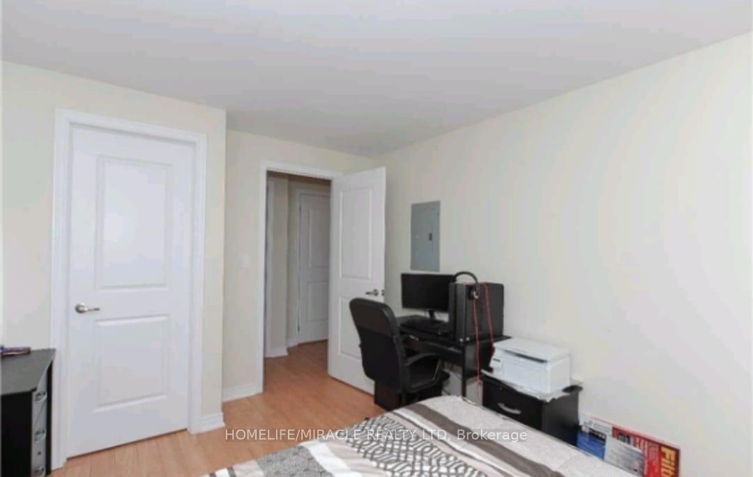 2 Bedrooms Condo at 9601 Jane, Vaughan For sale