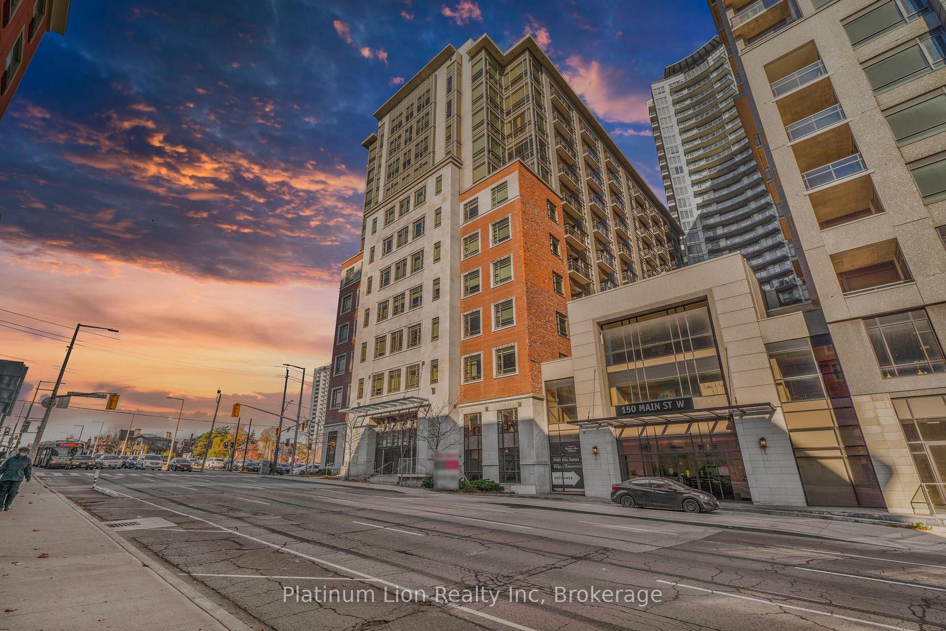 2 Bedrooms Condo at 150 Main, Hamilton For sale