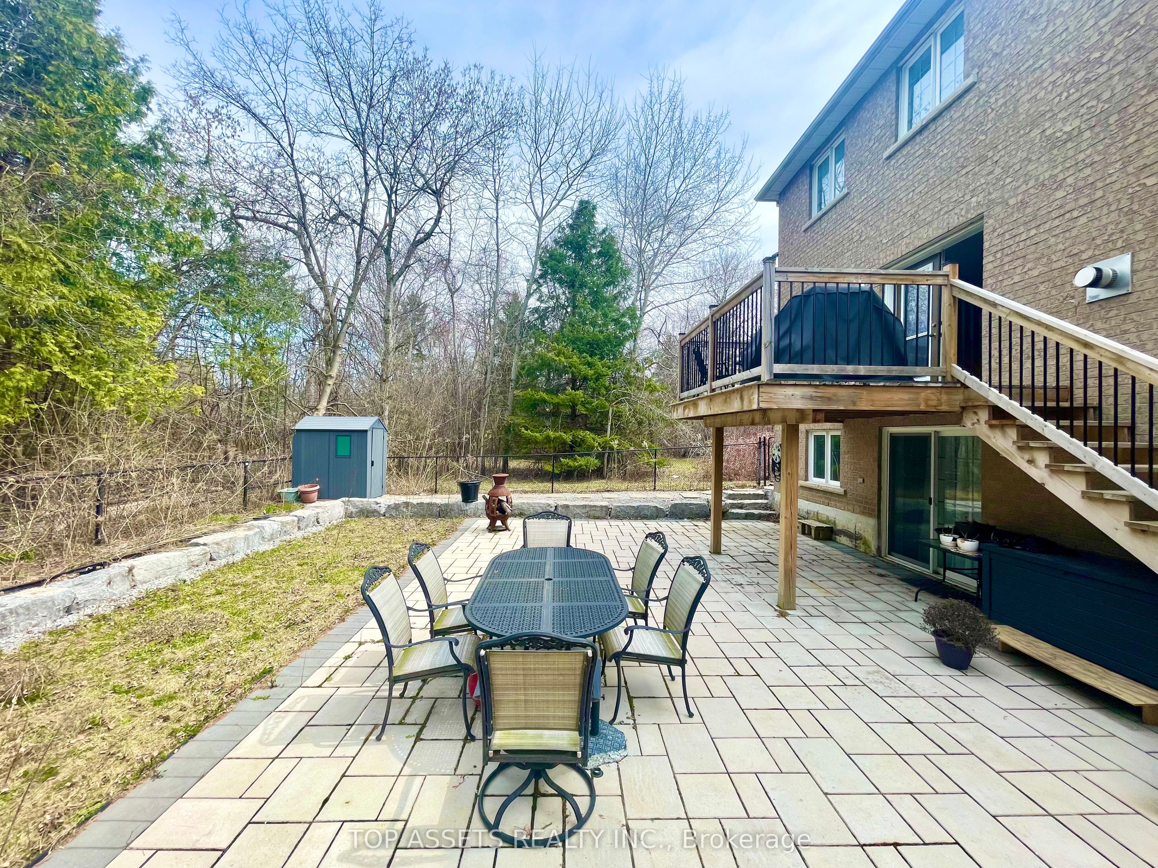 32 Headwater Crescent