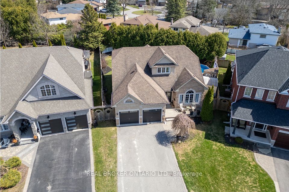 916 Barbados Street ; MLS ID: E12165339