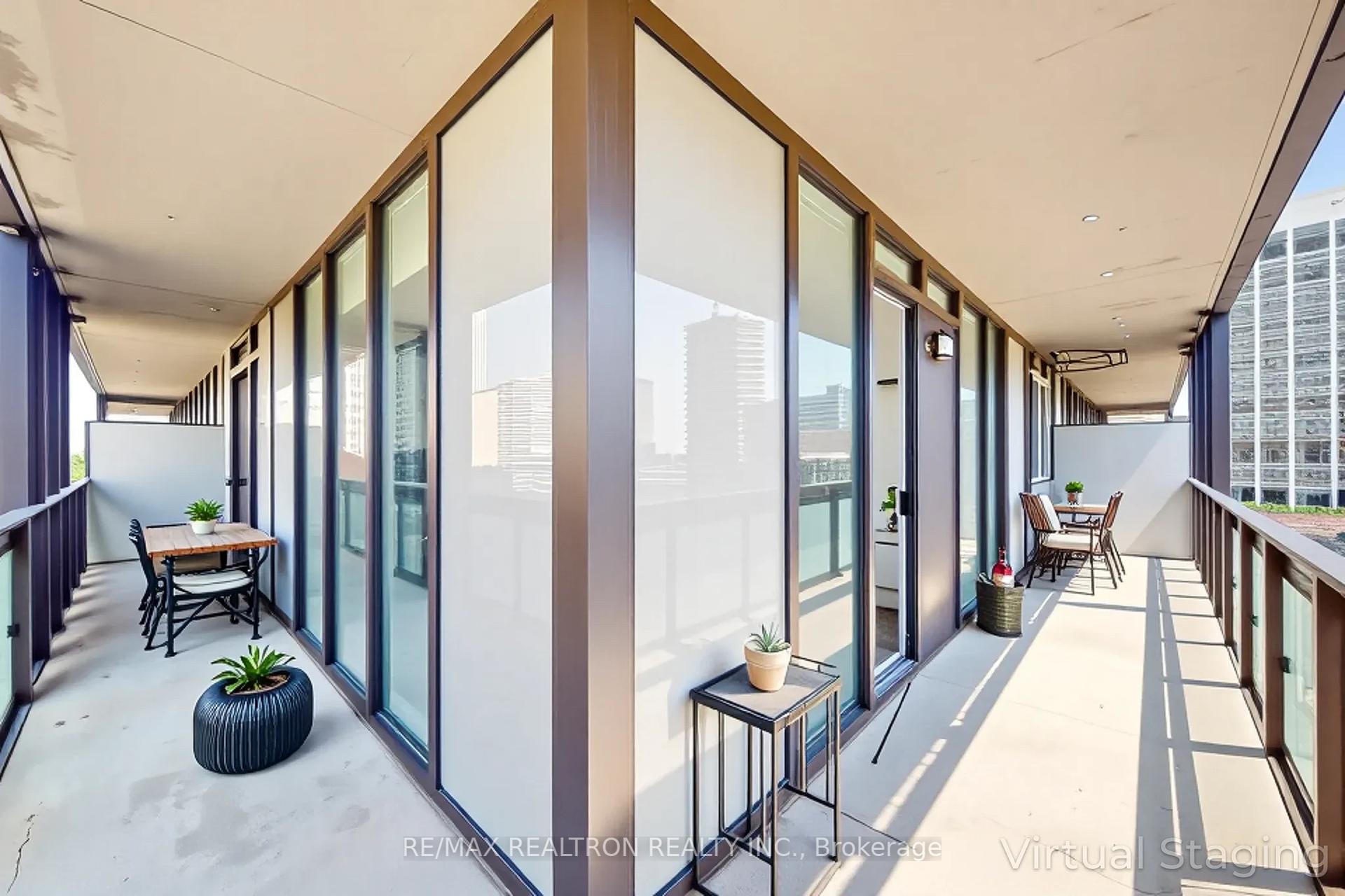 3 Bedrooms Condo at 8 Eglinton, Toronto For sale