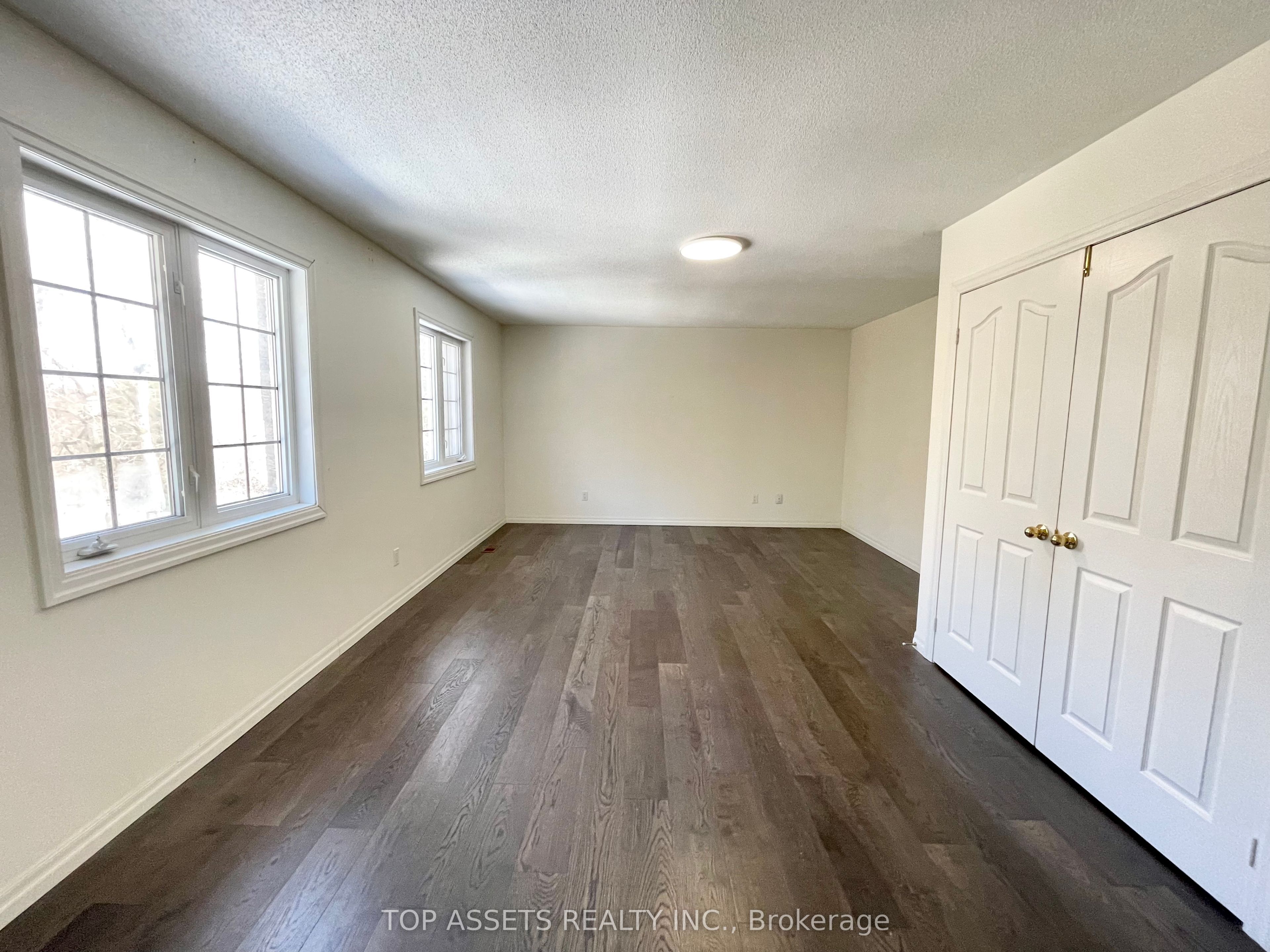 32 Headwater Crescent