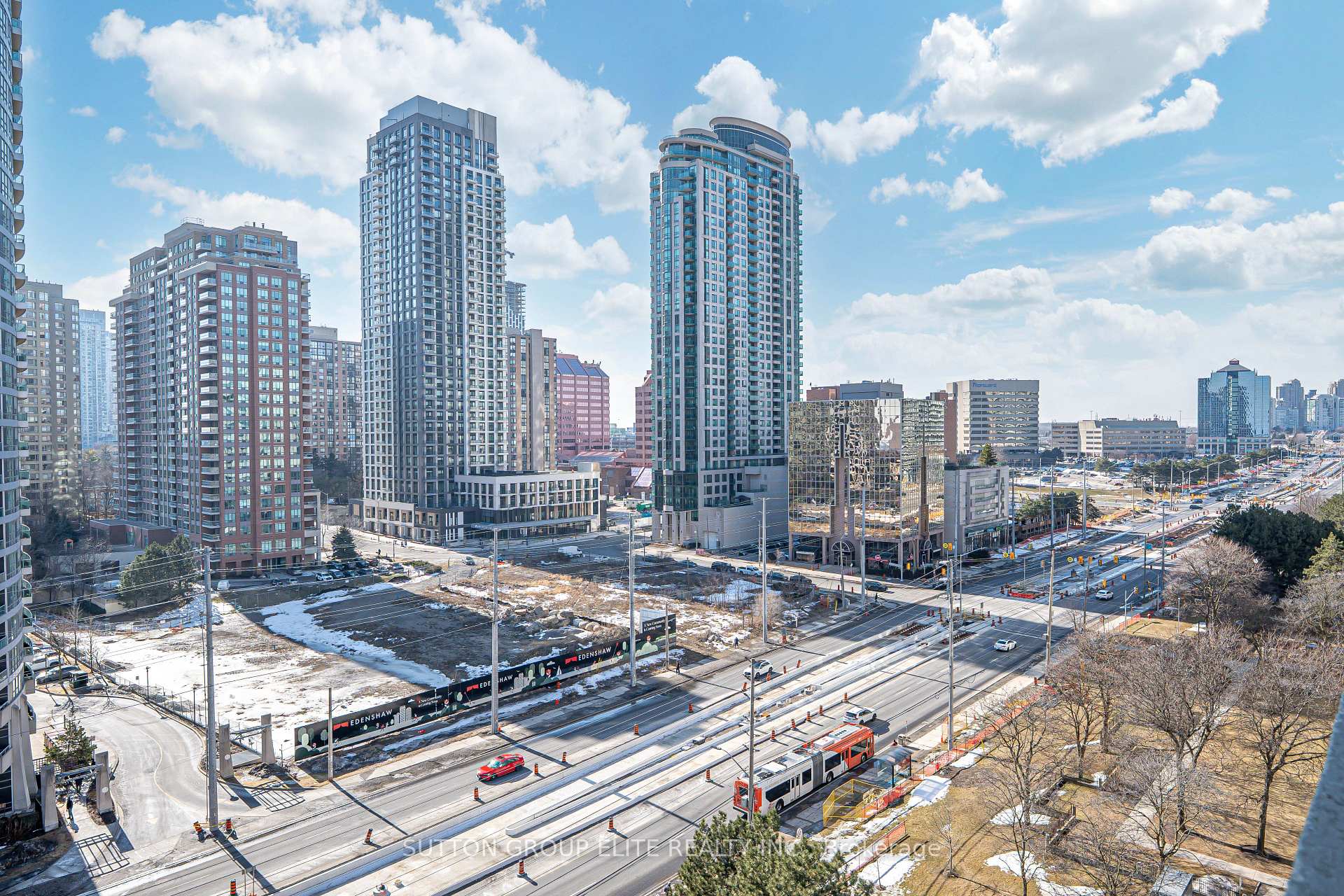 3 Bedrooms Condo at 3590 Kaneff,  Mississauga For sale