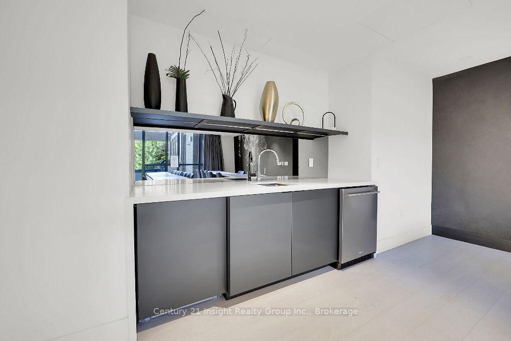 1 Bedroom Condo at 10 Gibbs,  Toronto For sale