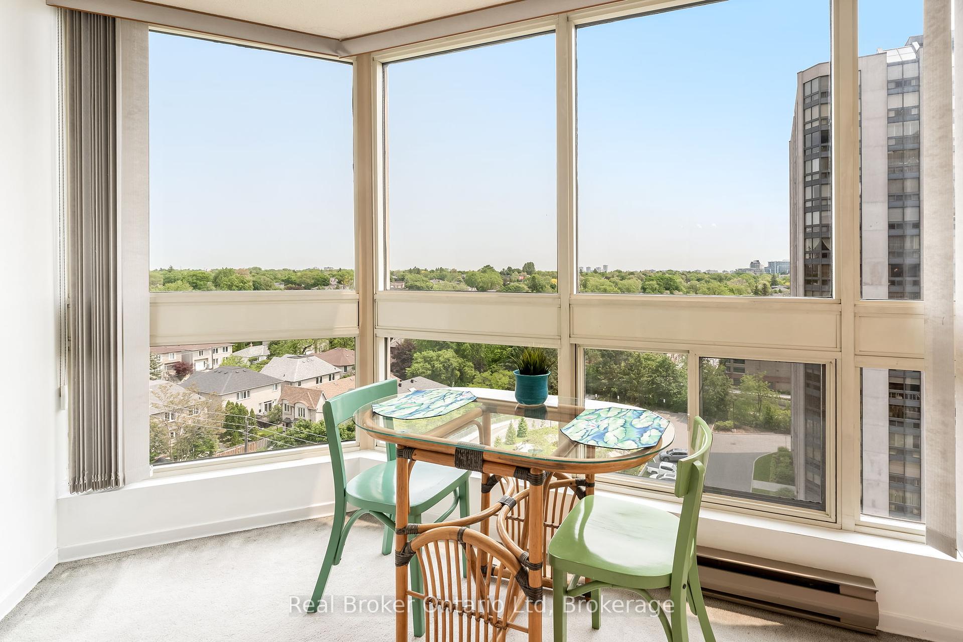 2 Bedrooms Condo at 10 Kenneth, Toronto For sale