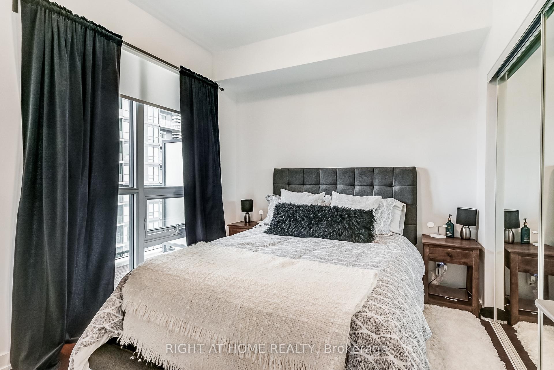 2 Bedrooms Condo at 2212 Lake Shore, Toronto For sale