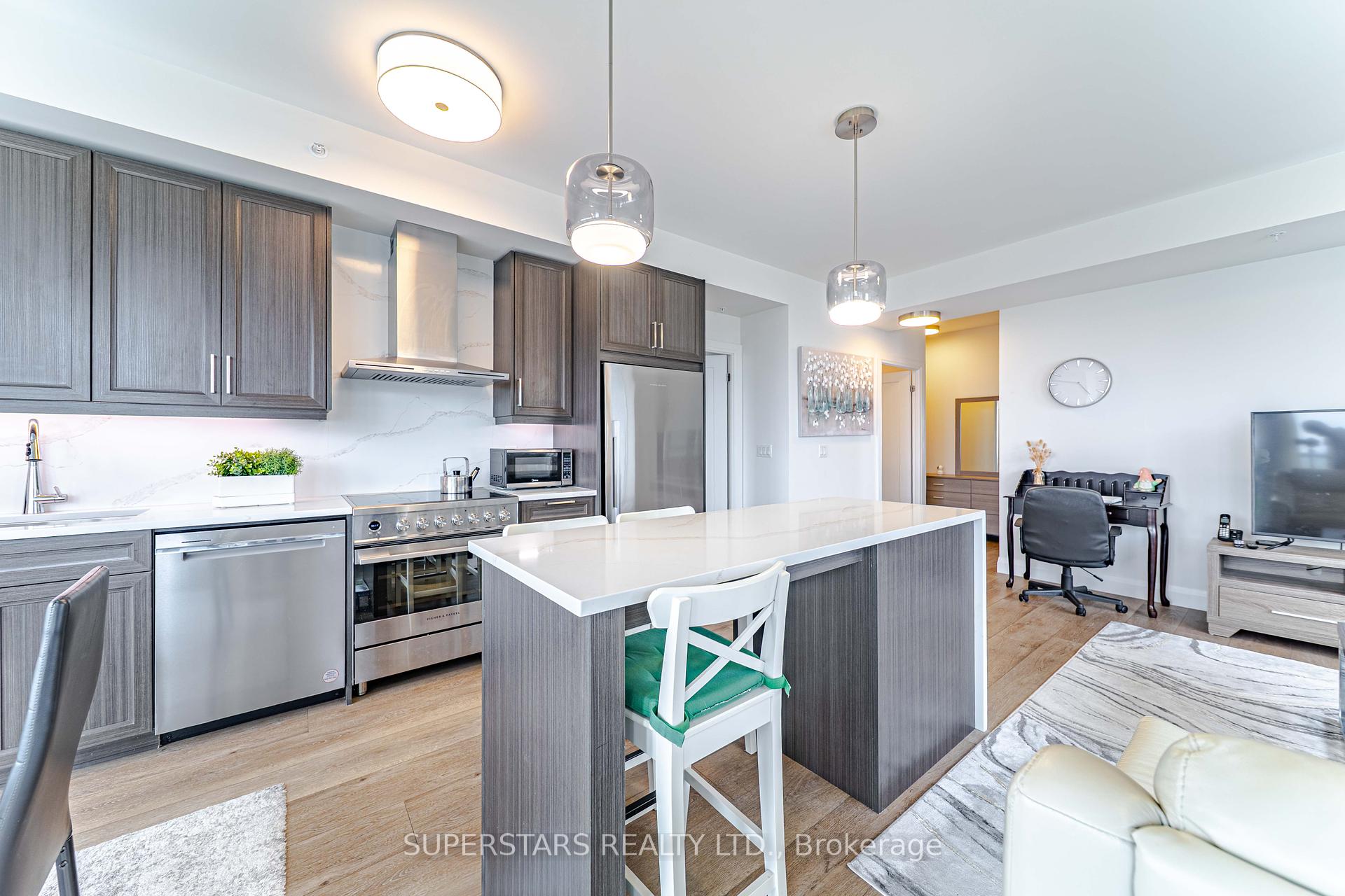 2 Bedrooms Condo at 500 Brock, Burlington For sale