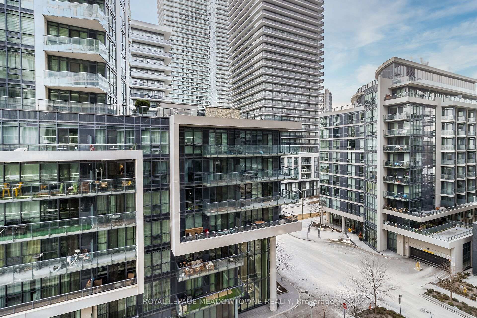 2 Bedrooms Condo at 110 Marine Parade, Toronto For sale