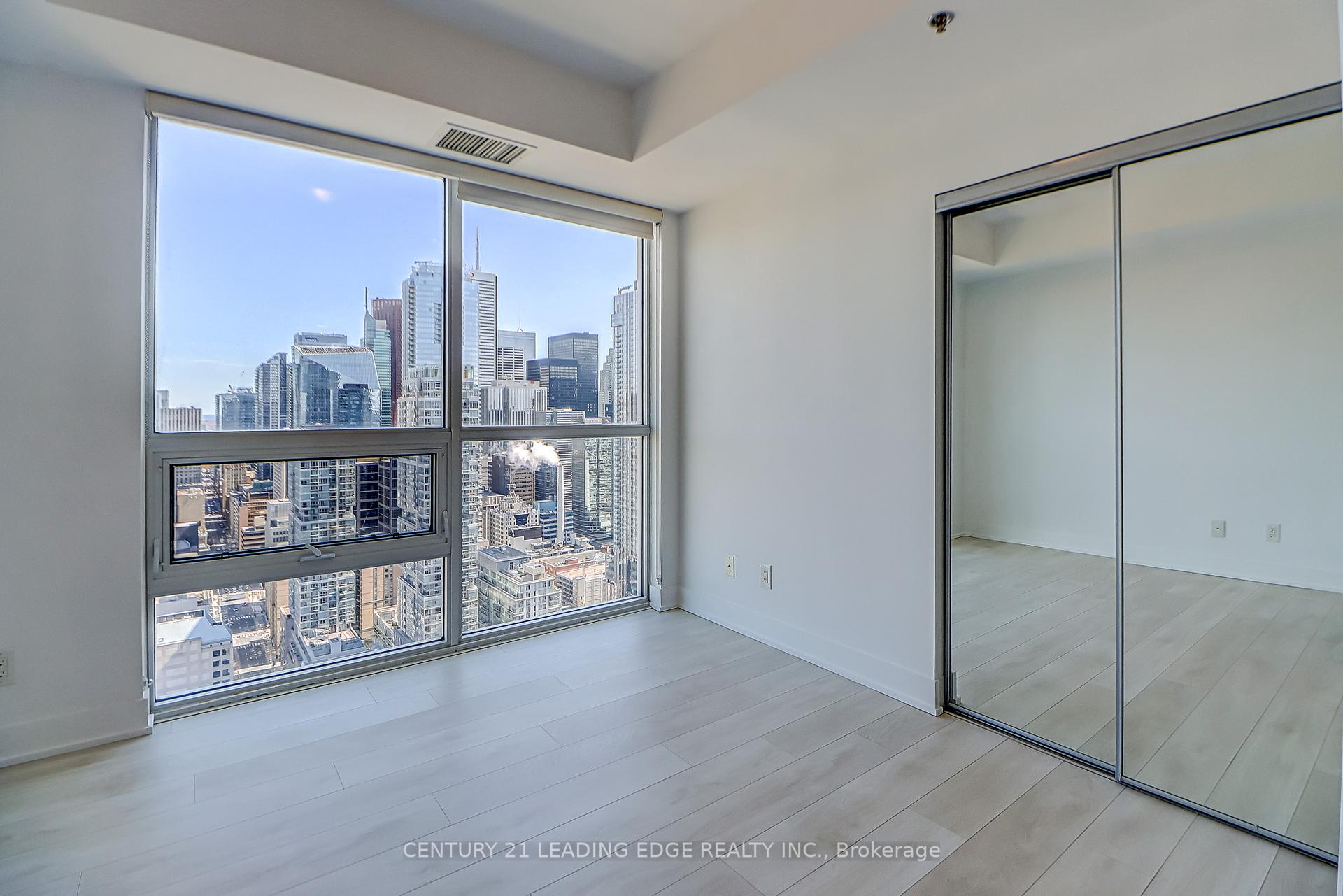 3 Bedrooms Condo at 318 Richmond,  Toronto For sale