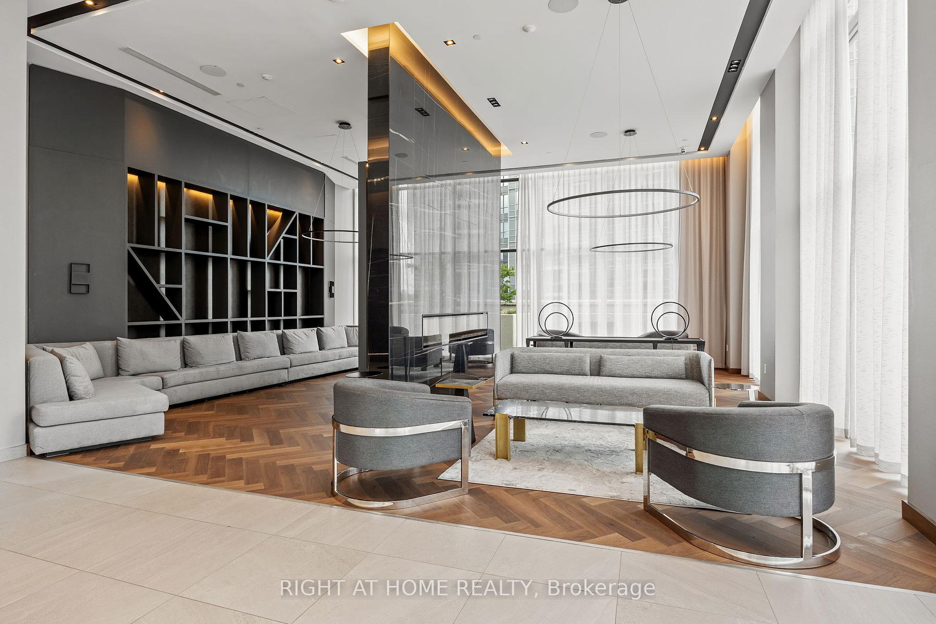 2 Bedrooms Condo at 225 Village Green, Toronto For sale