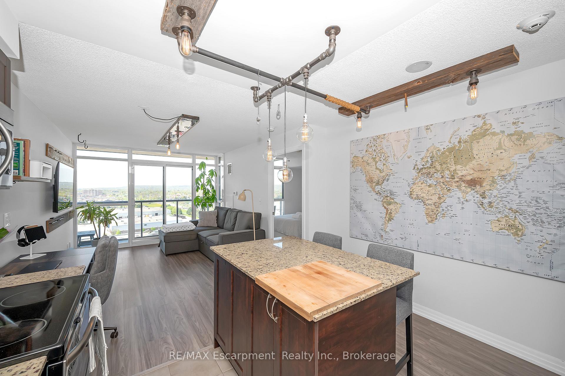 2 Bedrooms Condo at 1940 Ironstone, Burlington For sale
