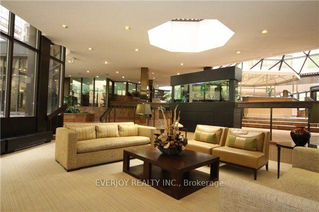 3 Bedrooms Condo at 211 St Patrick,  Toronto For sale