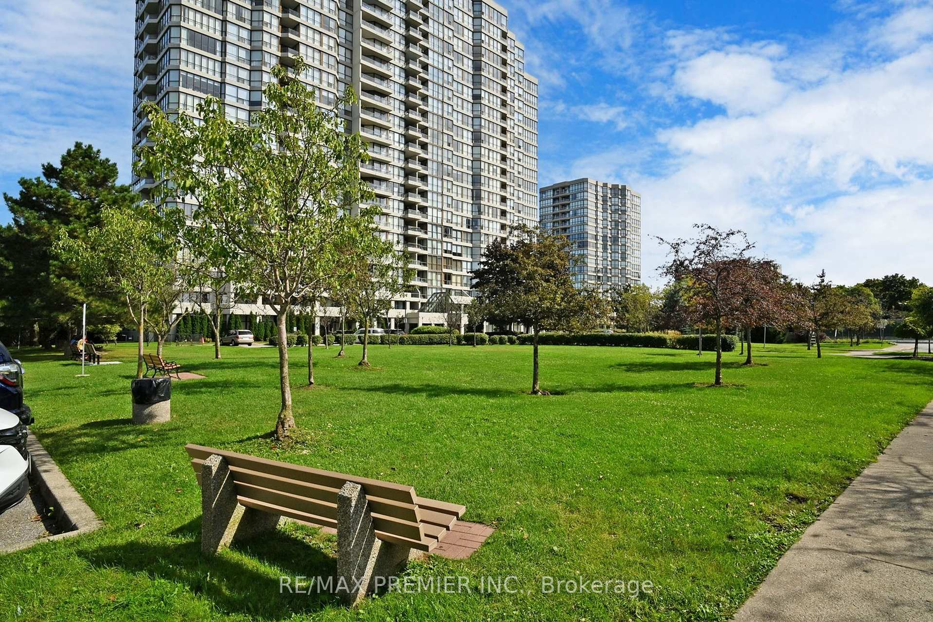 2 Bedrooms Condo at 3 Rowntree, Toronto For sale