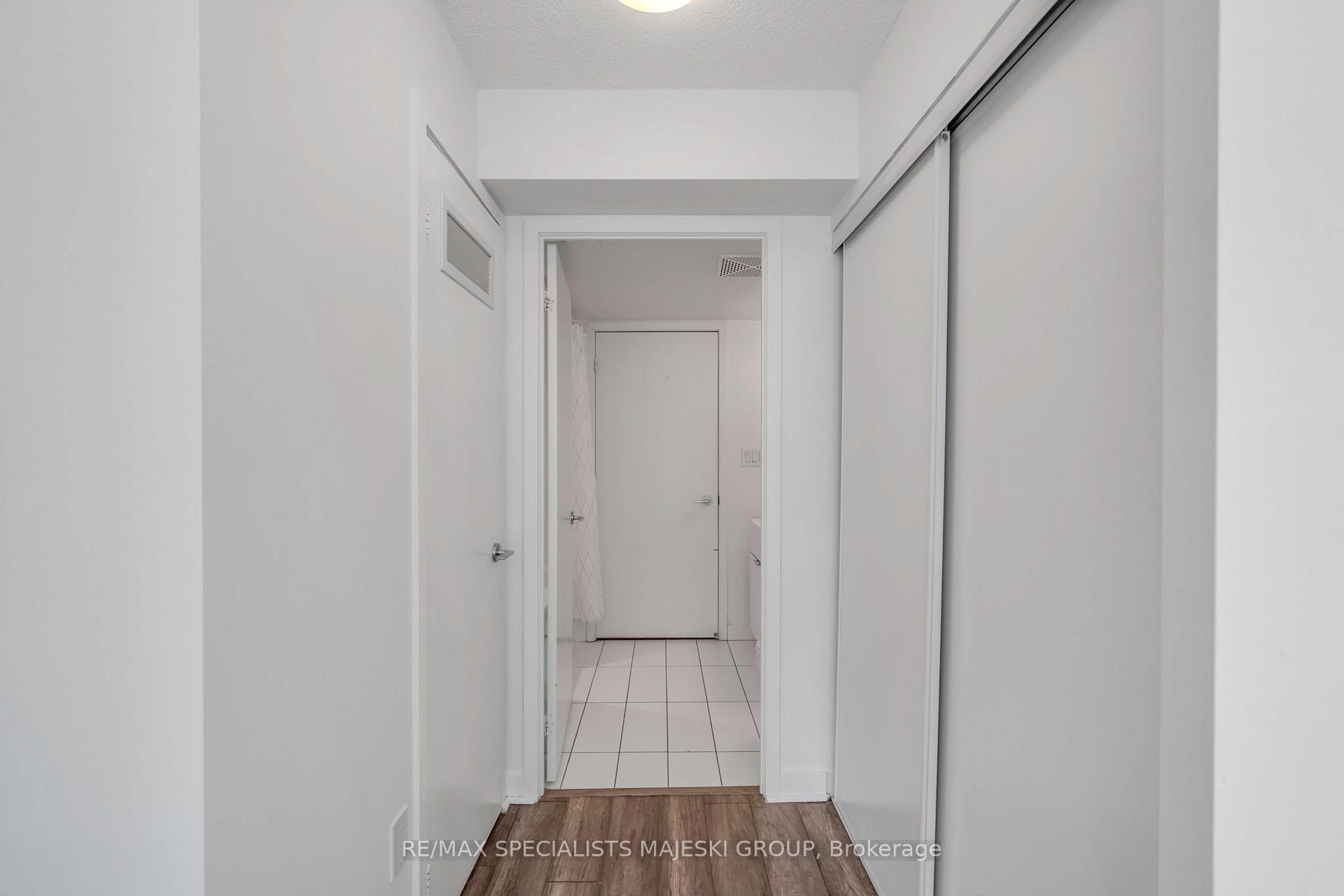 2 Bedrooms Condo at 21 Iceboat,  Toronto For sale