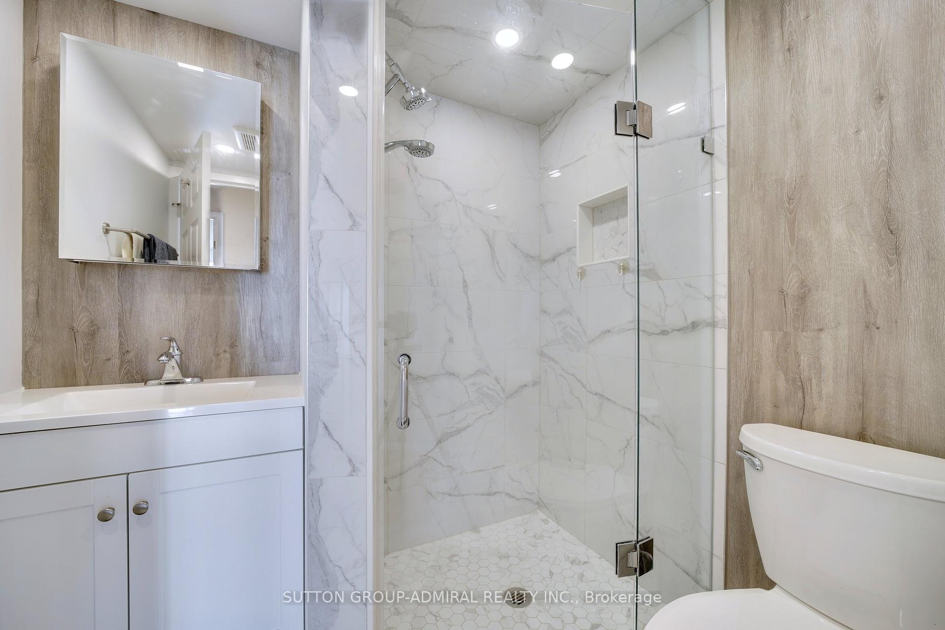 2 Bedrooms Condo at 2091 Hurontario, Mississauga For sale